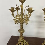 Paire d'anciens candélabres d'autel en laiton doré du XIX ème