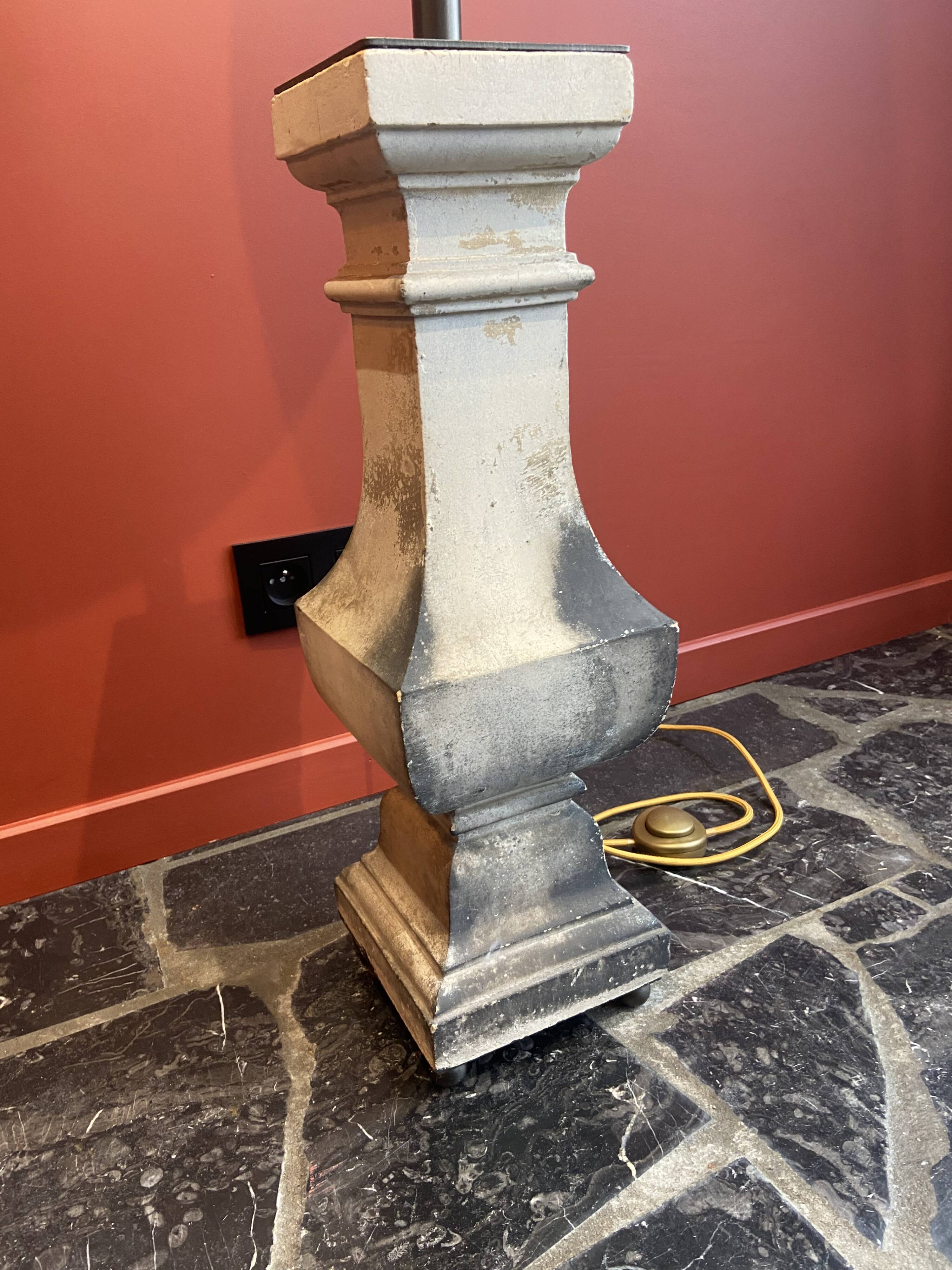 "Balustrade" lamp in terracotta, Ashoka silk shade, pistachio green.