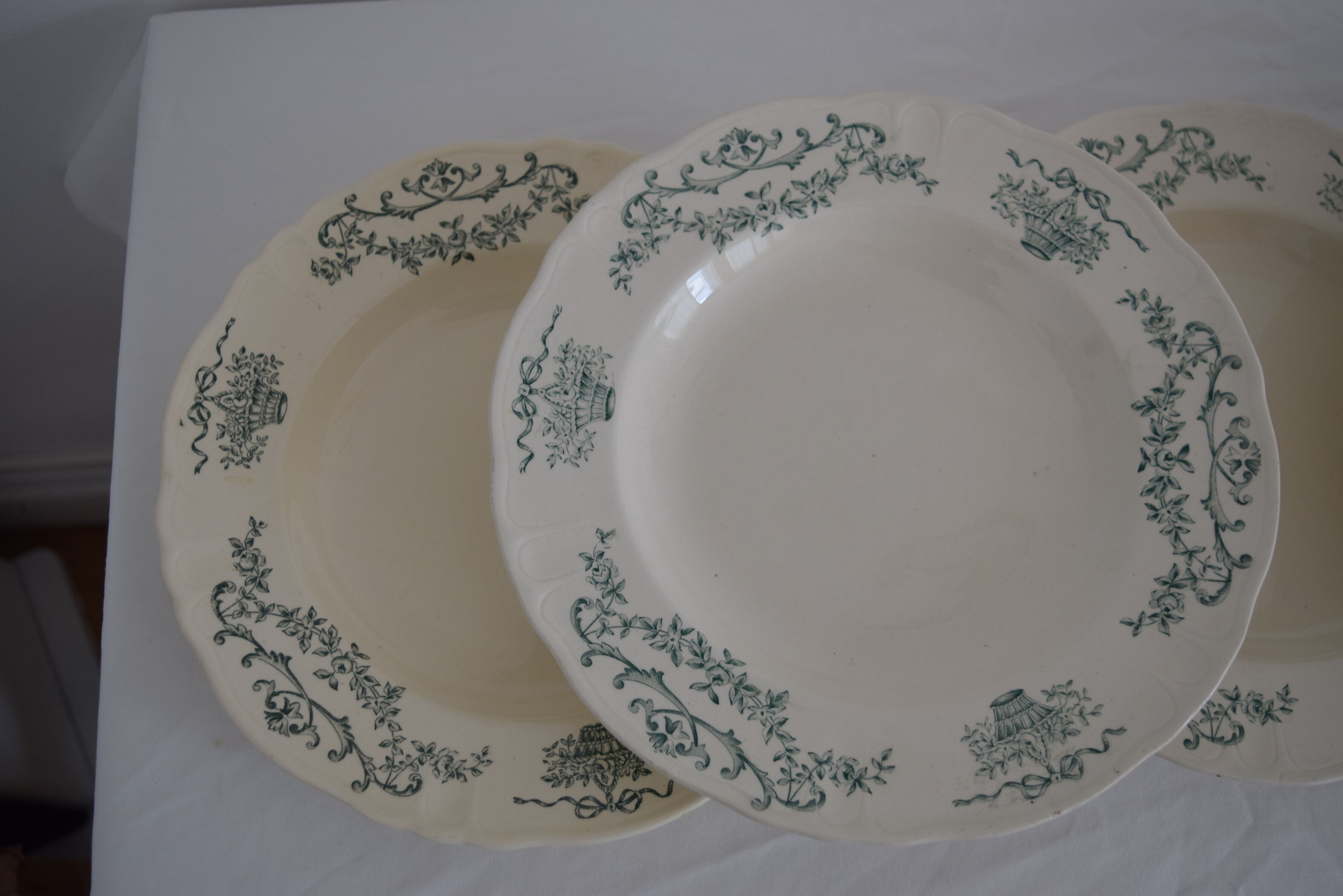 Lot de 5 assiettes creuses en terre de fer
