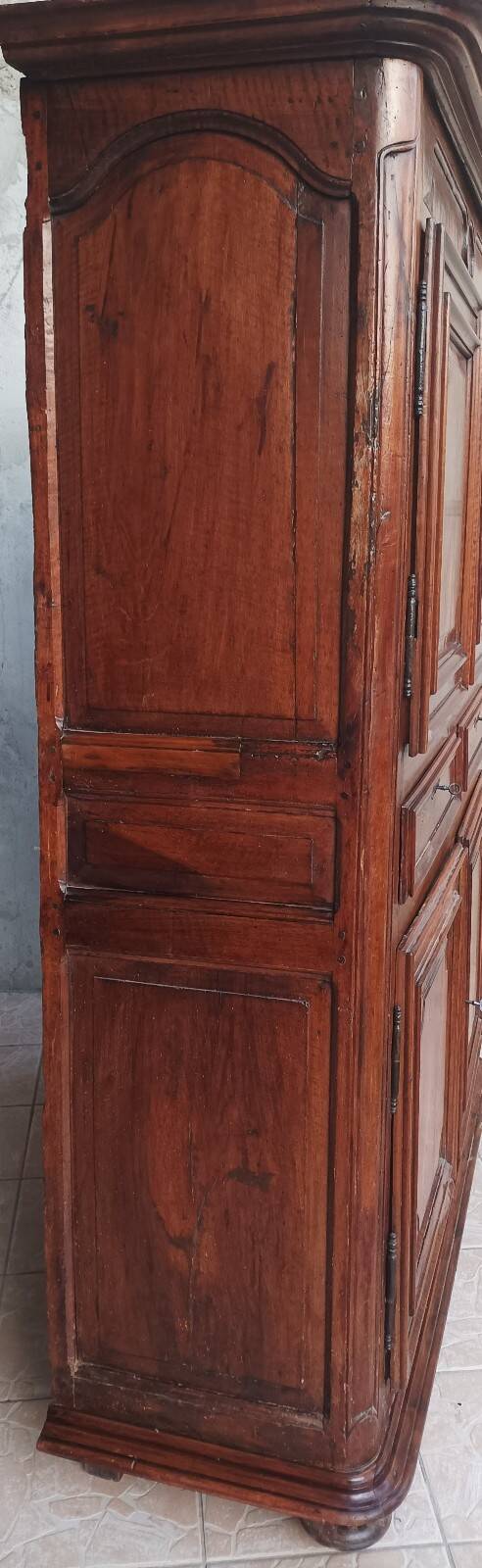Louis XIV walnut buffet with 4 doors from the 18th century.