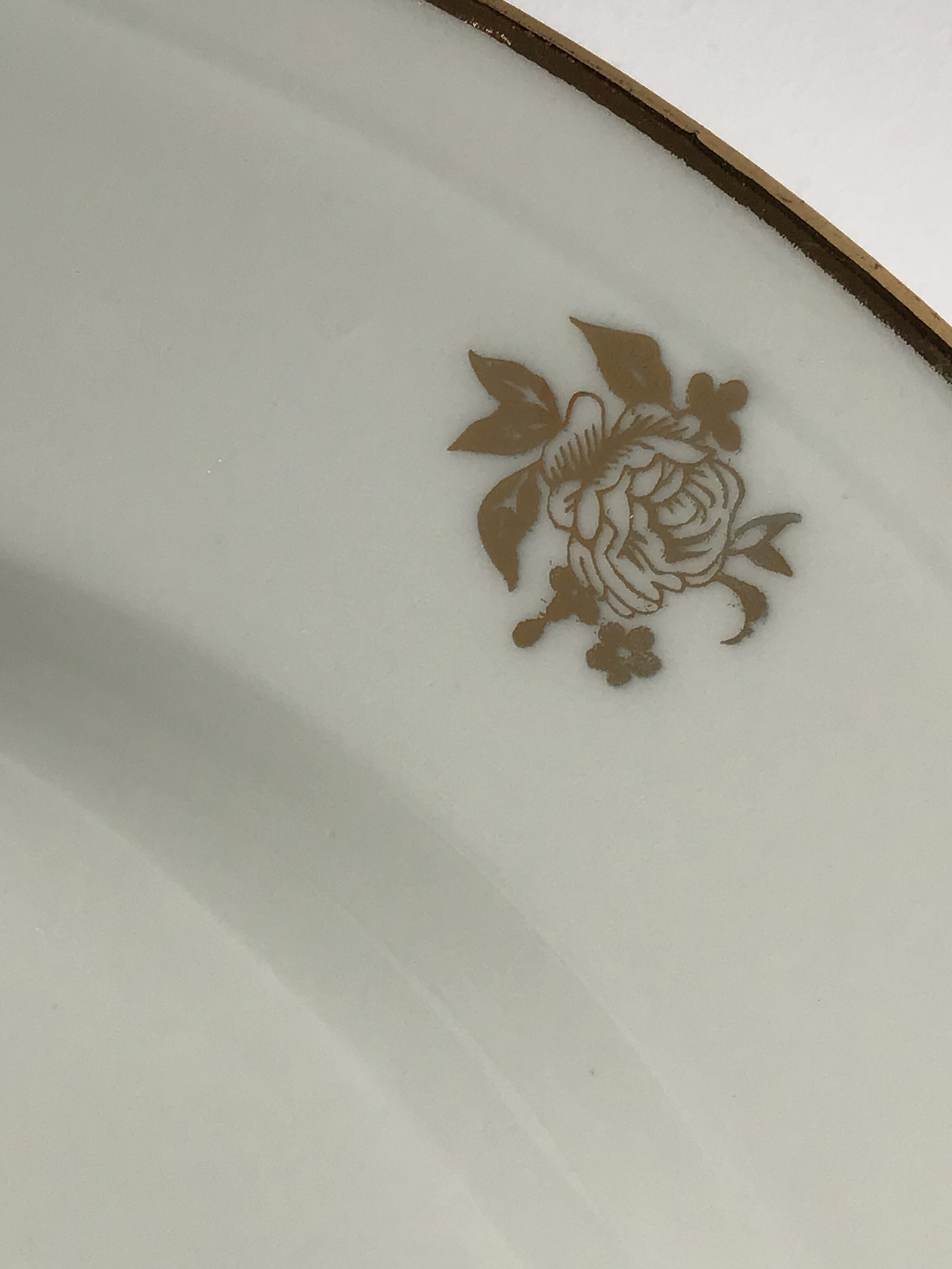 6 assiettes creuses porcelaine ivoire décor or roses