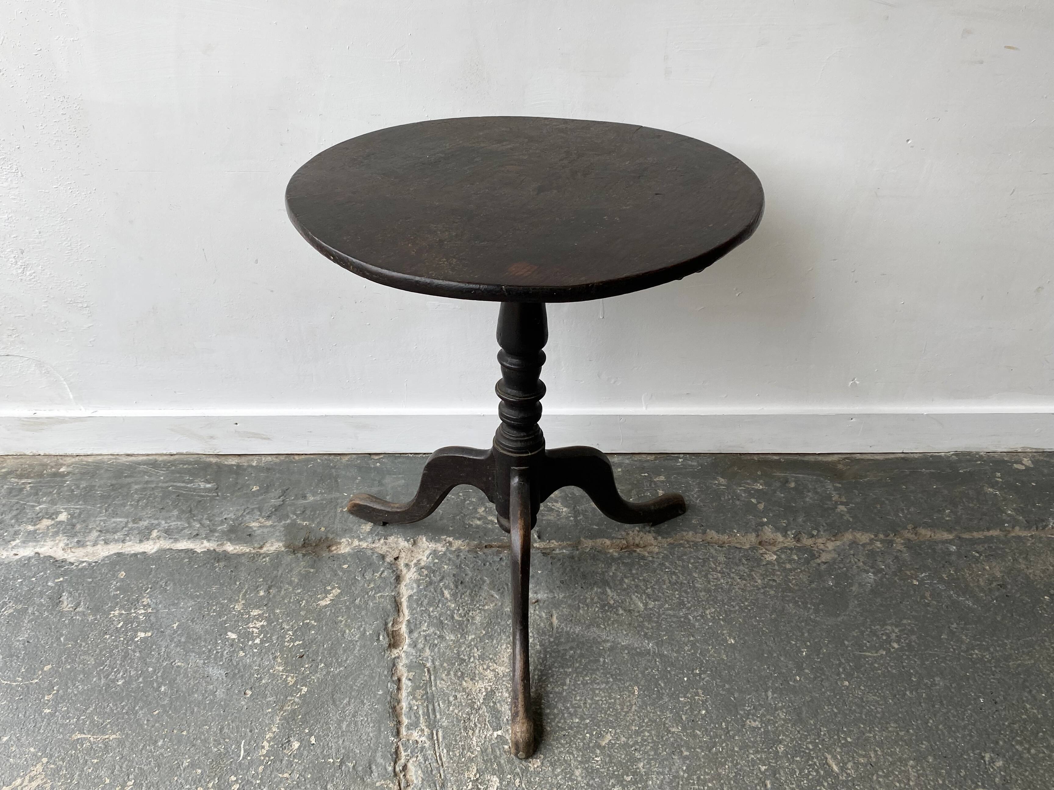 Antique Victorian English oak tilt top table