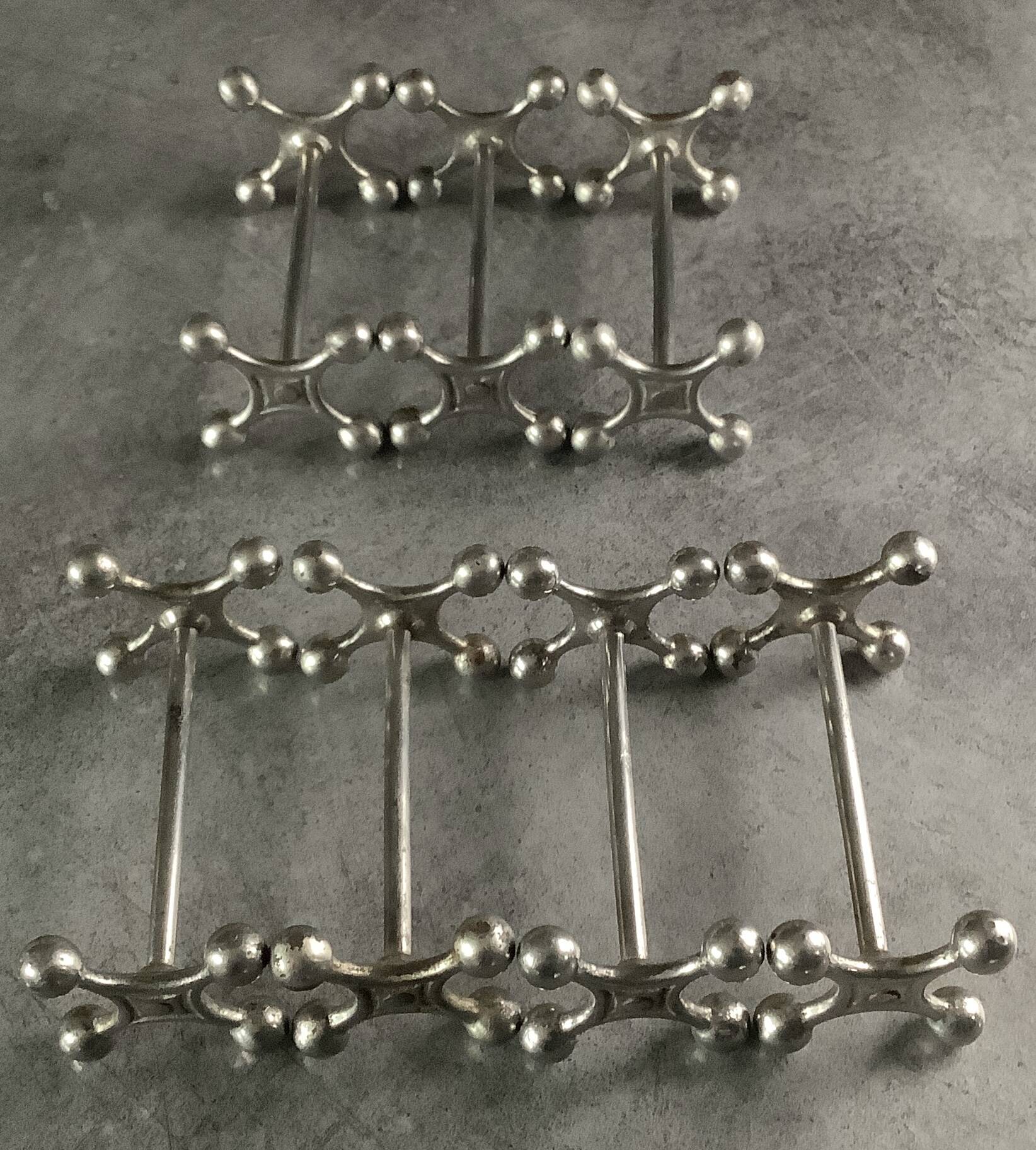 Set of 7 vintage knife rests in the shape of crosses in silver-plated metal.