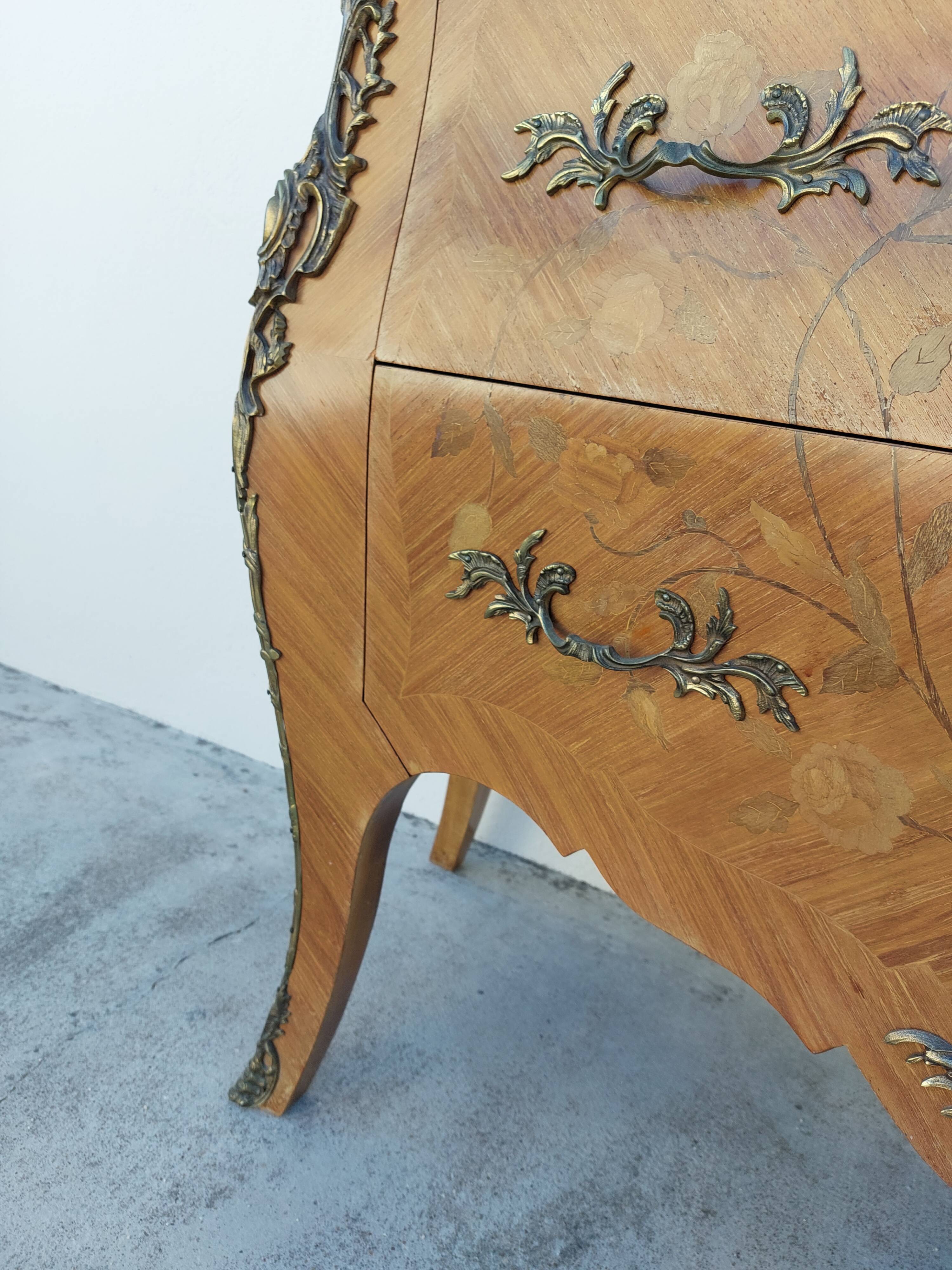 Louis XV chest of drawers in rosewood marquetry