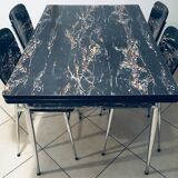 Dining table and 4 formica chairs