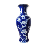 Chinese vase decorating plum blossoms