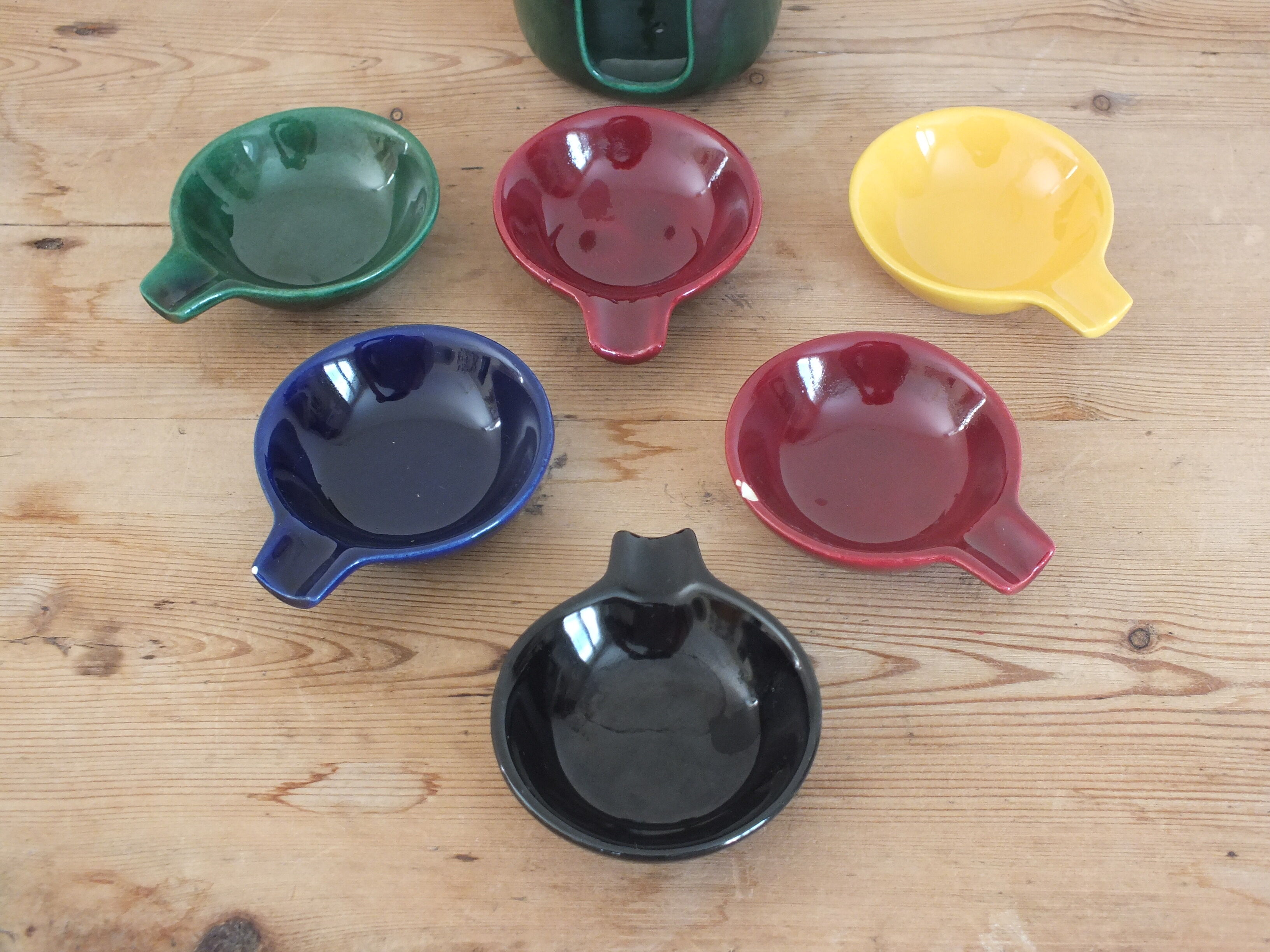 Set of 6 individual colorful vintage ashtrays in earthenware of Saint Clement