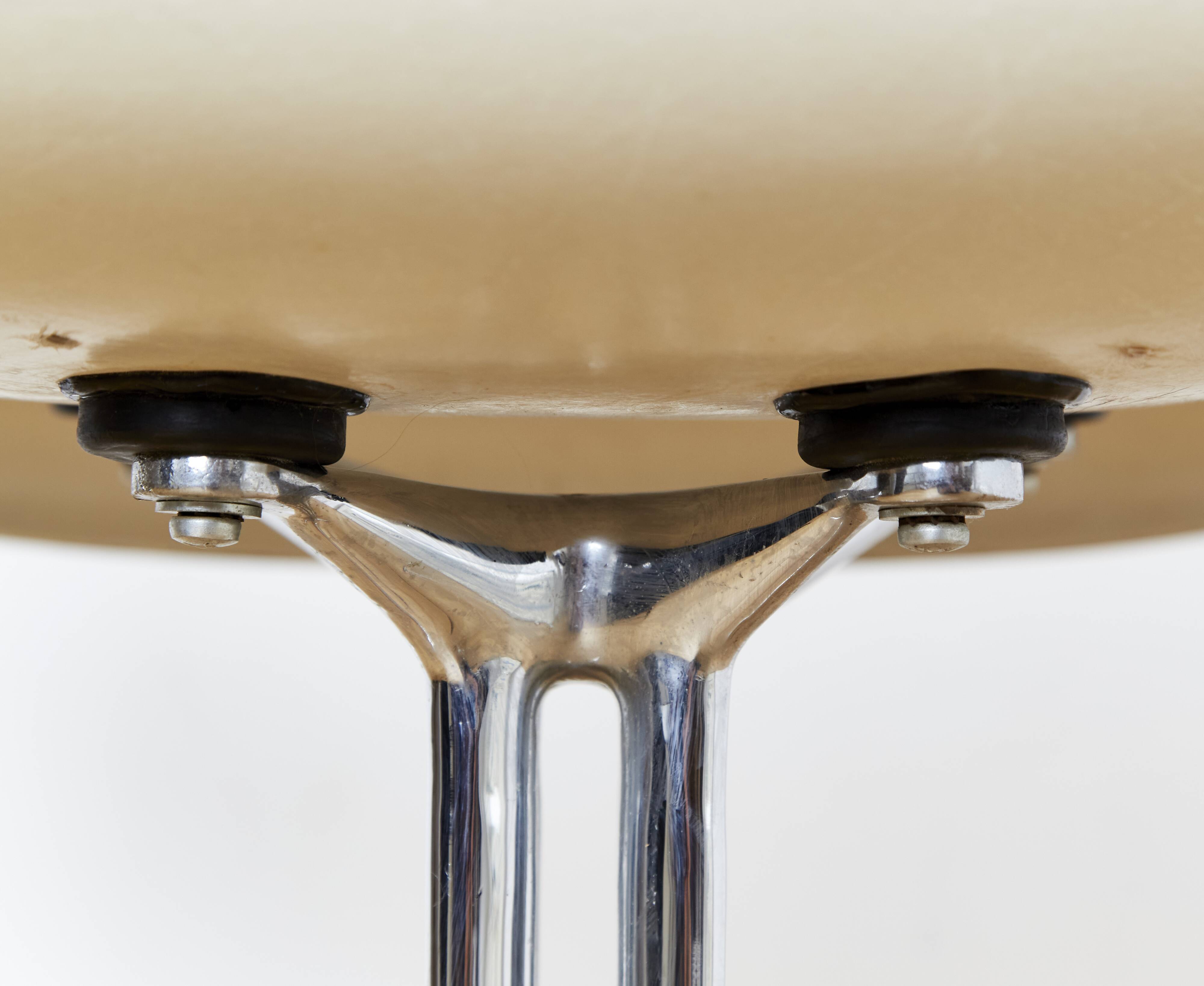 Off-White La Fonda Fiberglas Chair by Charles & Ray Eames for Herman Miller