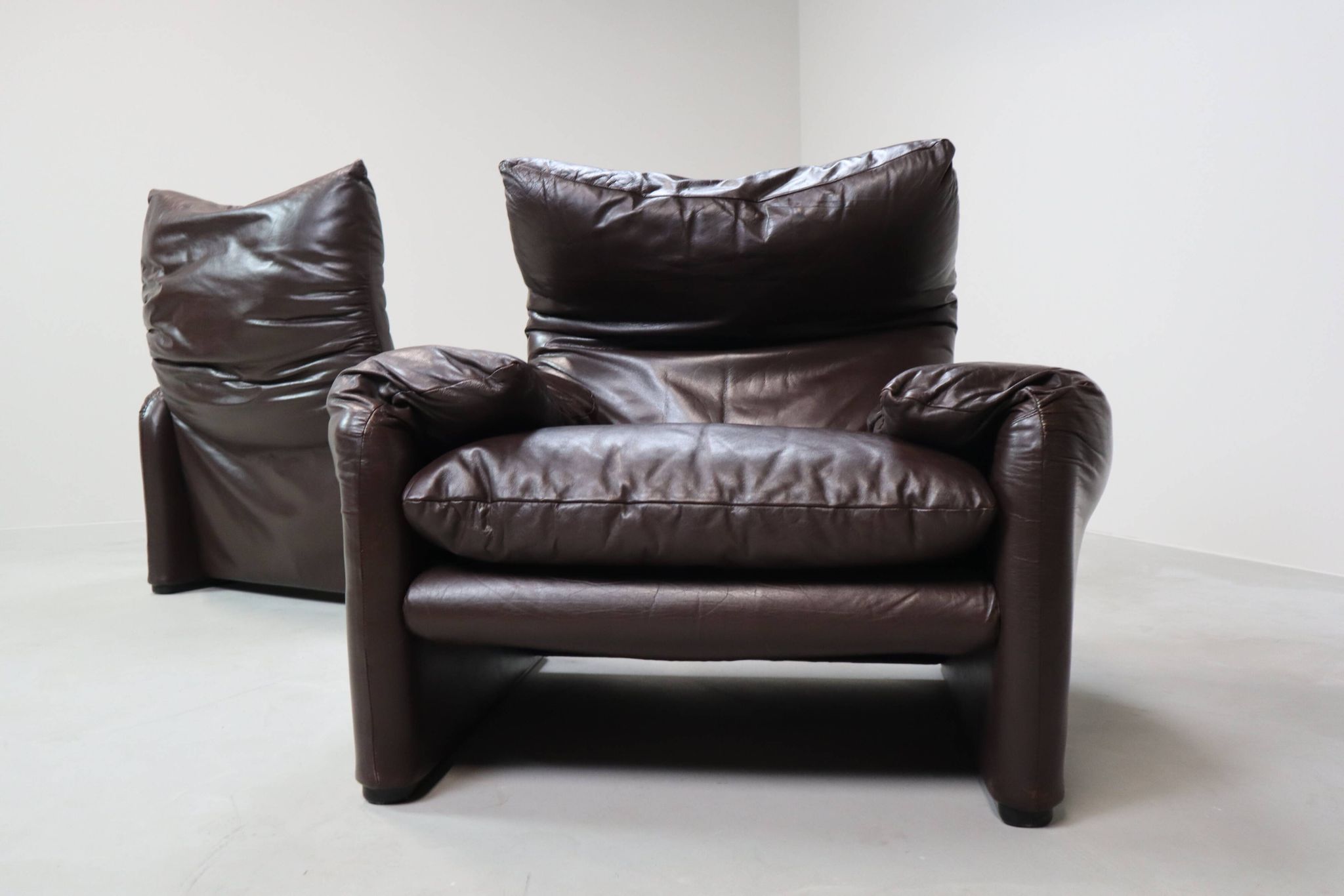 Pair of Maralunga leather armchairs by Vico Magistretti for Cassina, 1974