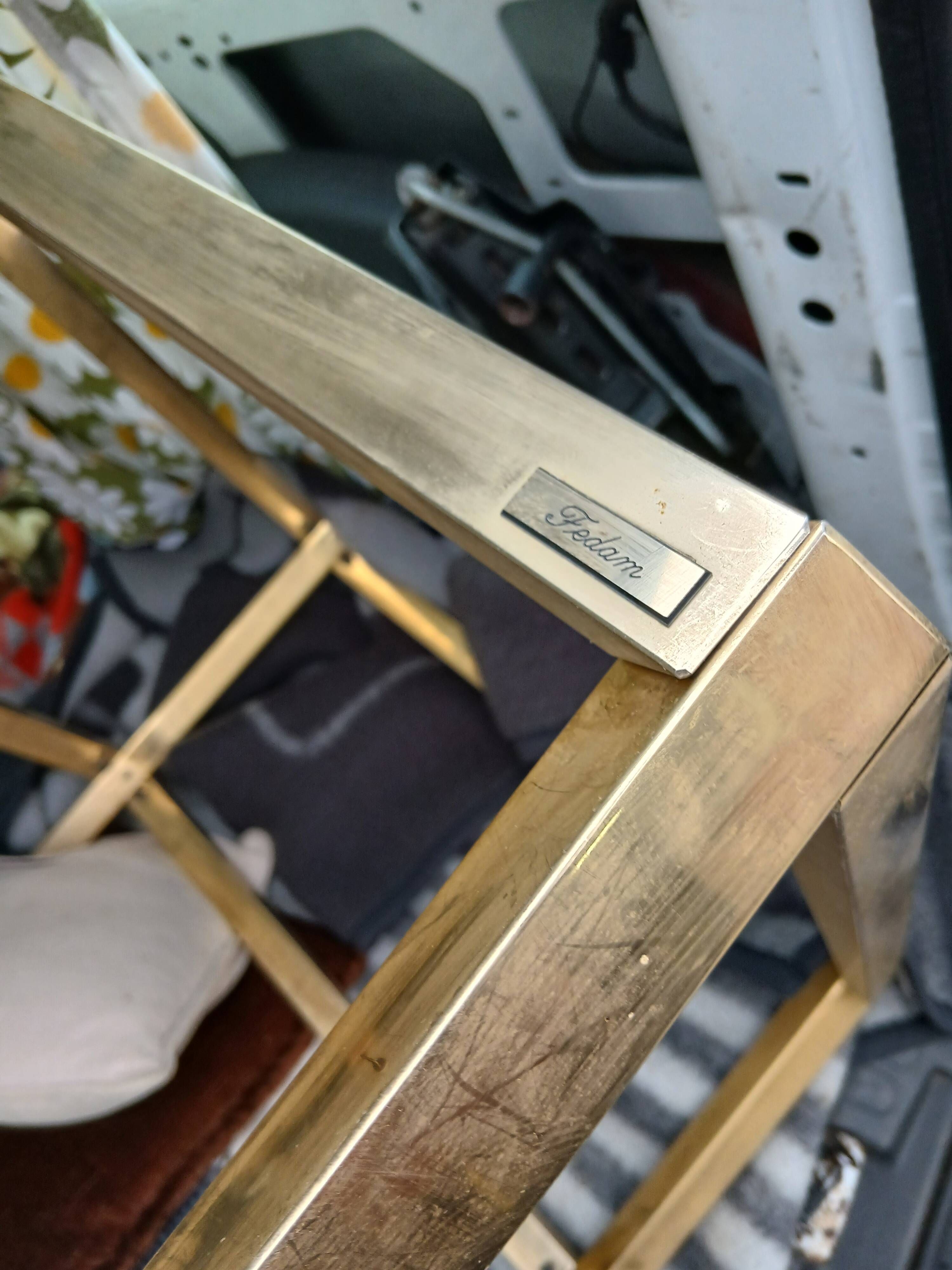 Table basse dorée