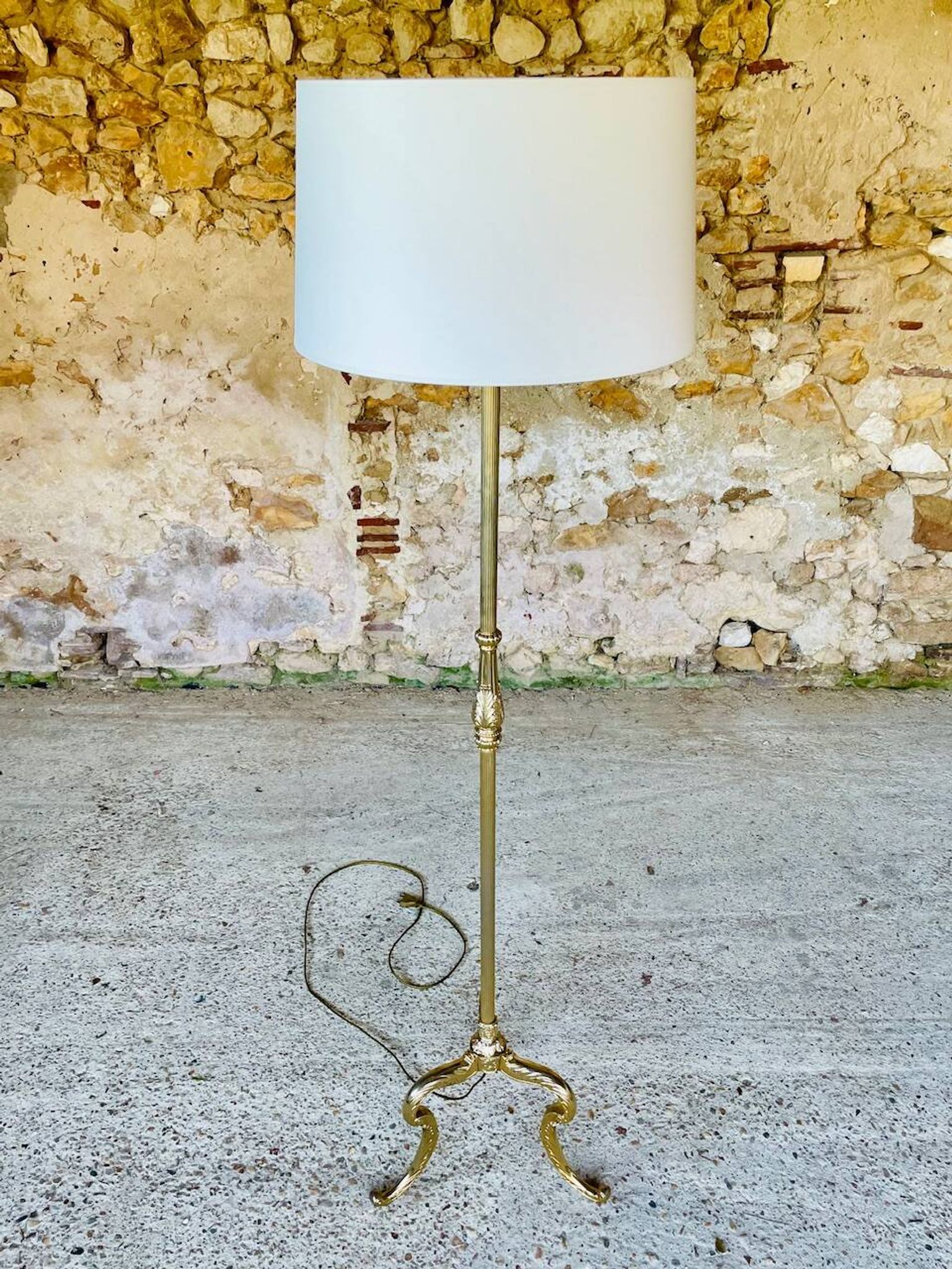 Lampadaire laiton vintage, tripode circa 1960s