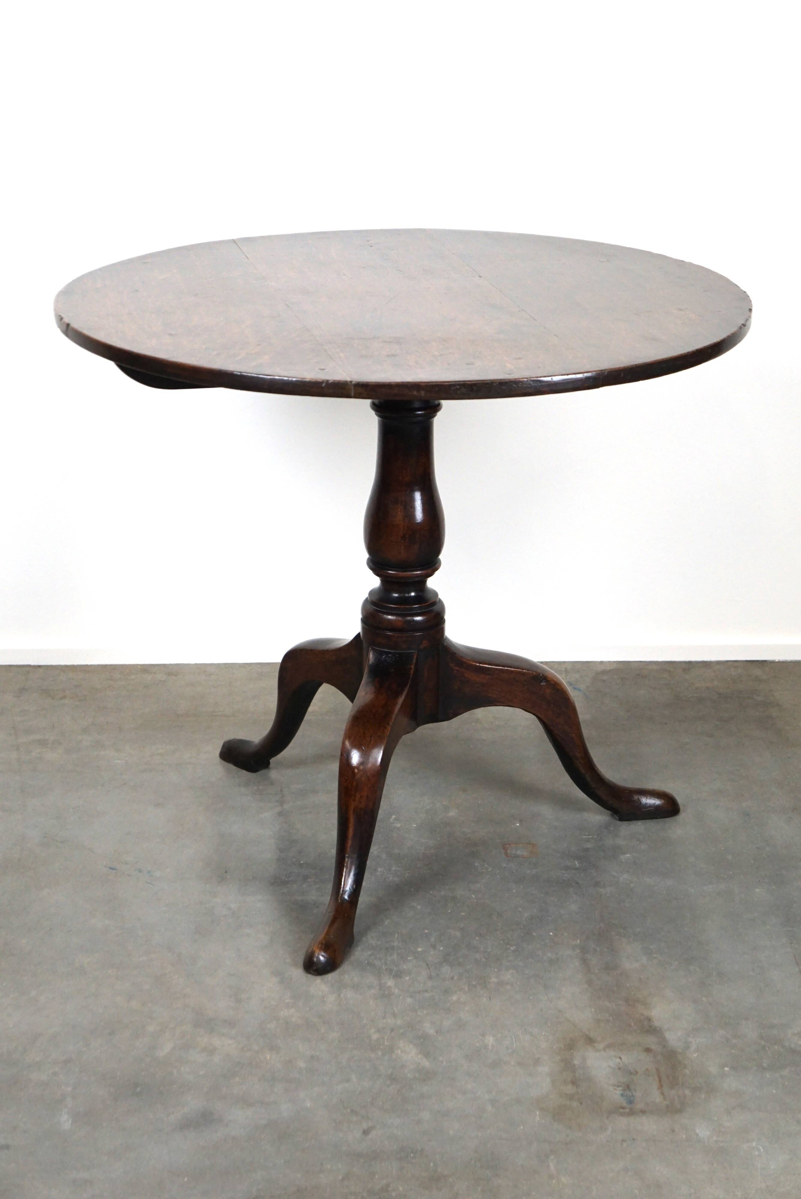 Round antique English oak tilt-top table with wonderful colors