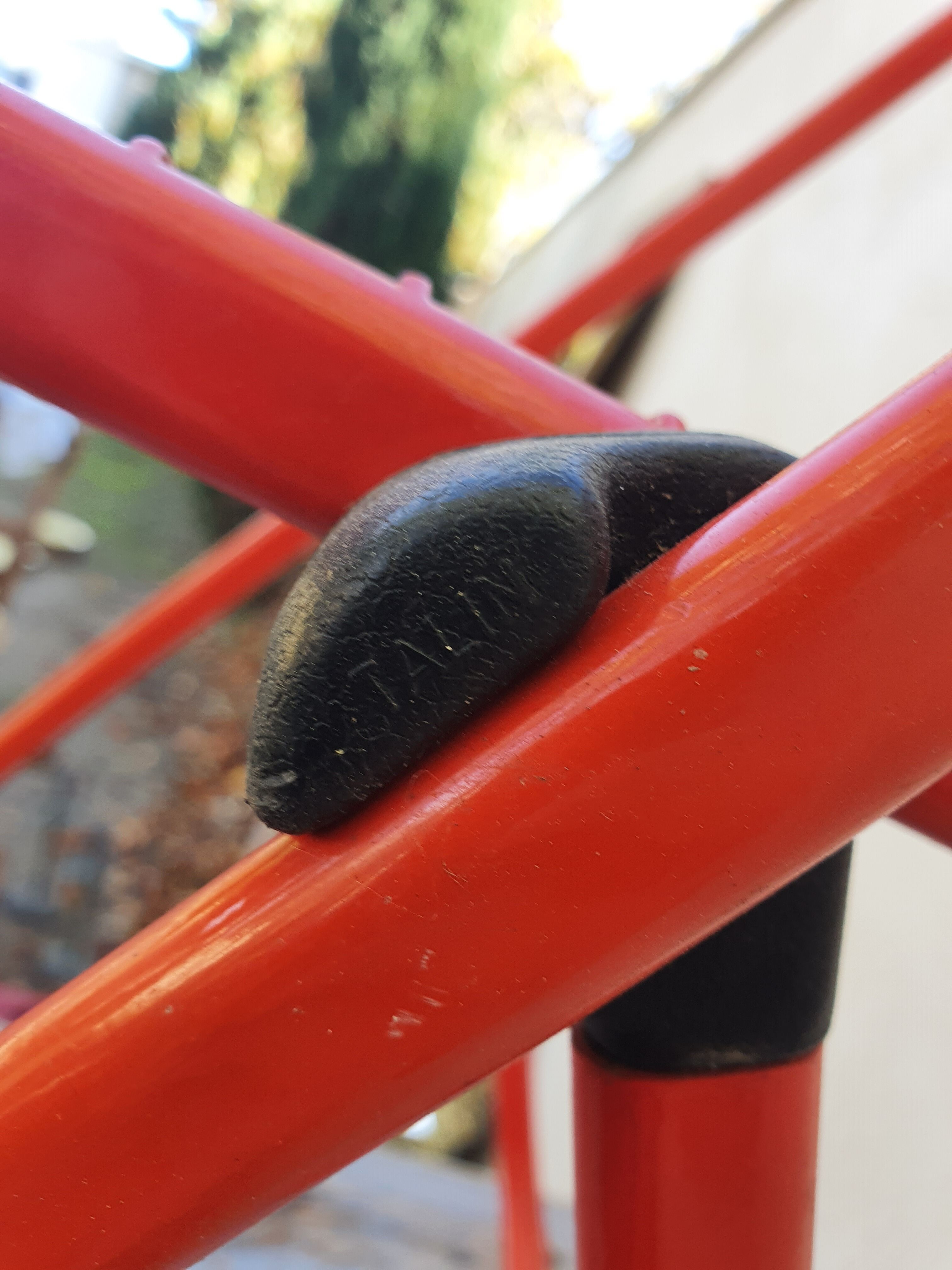 Red mesh folding chair Taulin 80s