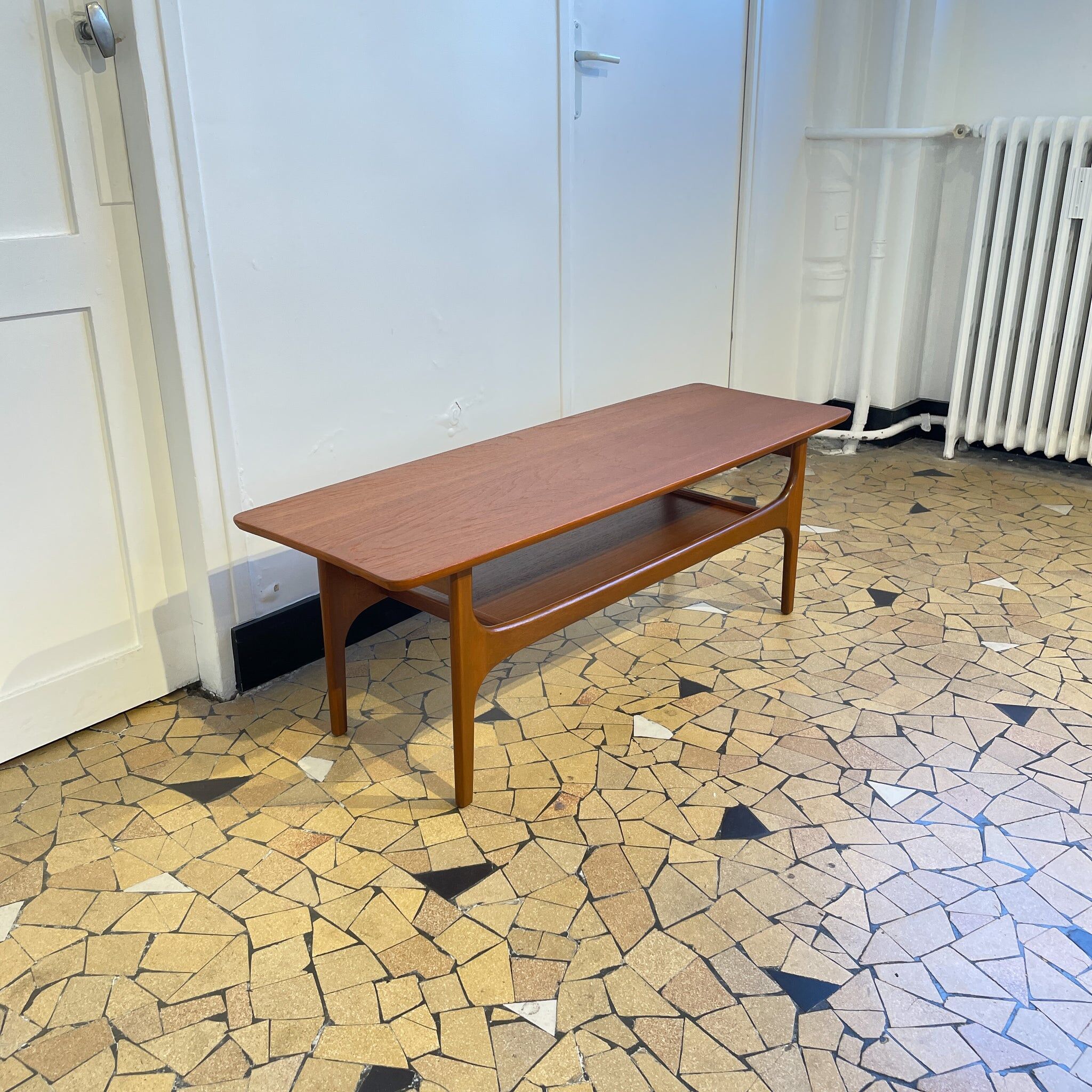 Scandinavian coffee table 117cm