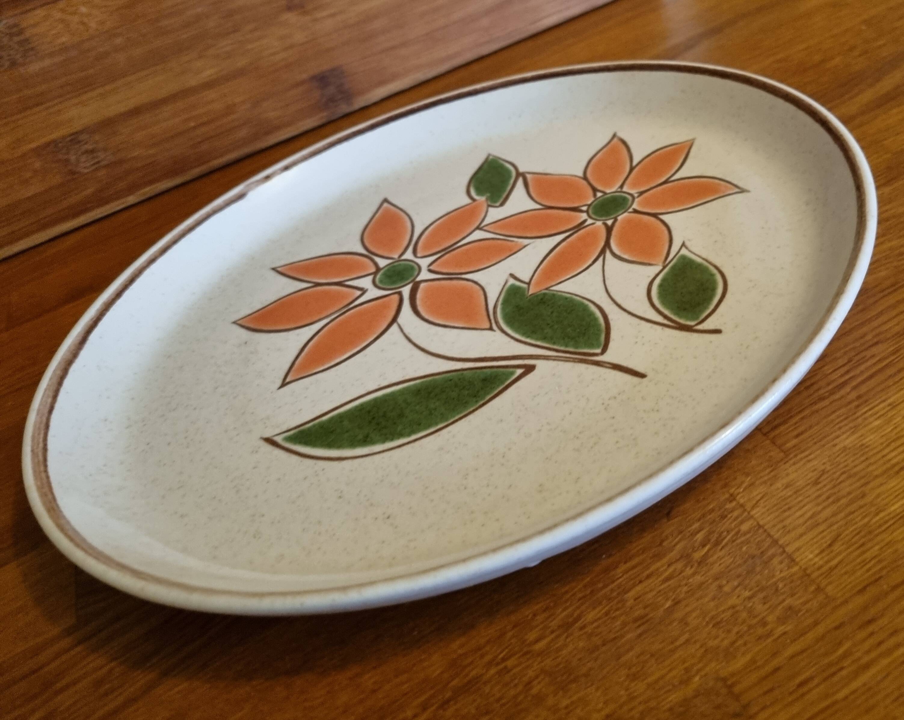 Round serving dish vintage Faïence from Lunéville St Clément 1970s Diameter