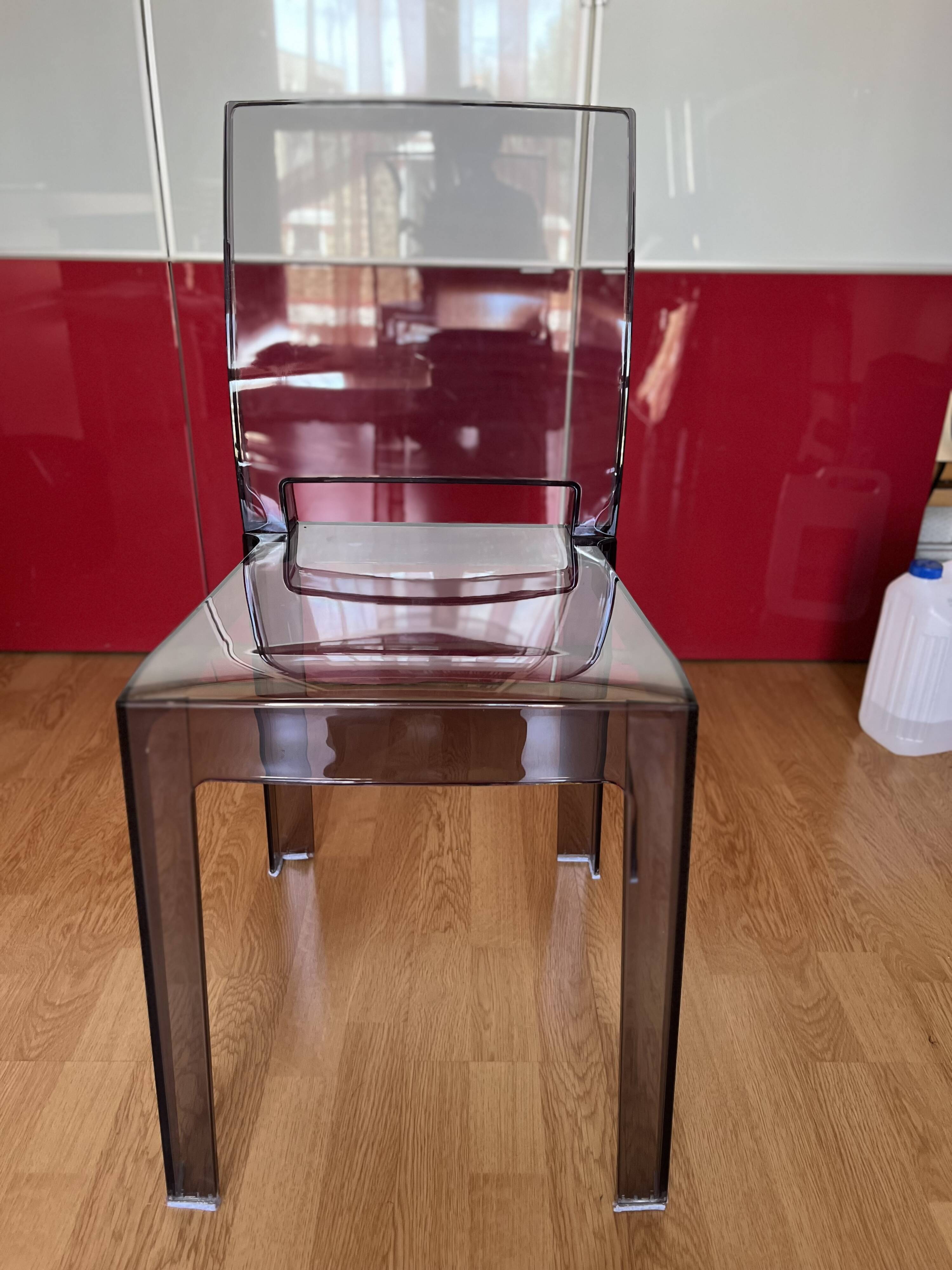 Set of 4 polycarbonate chairs