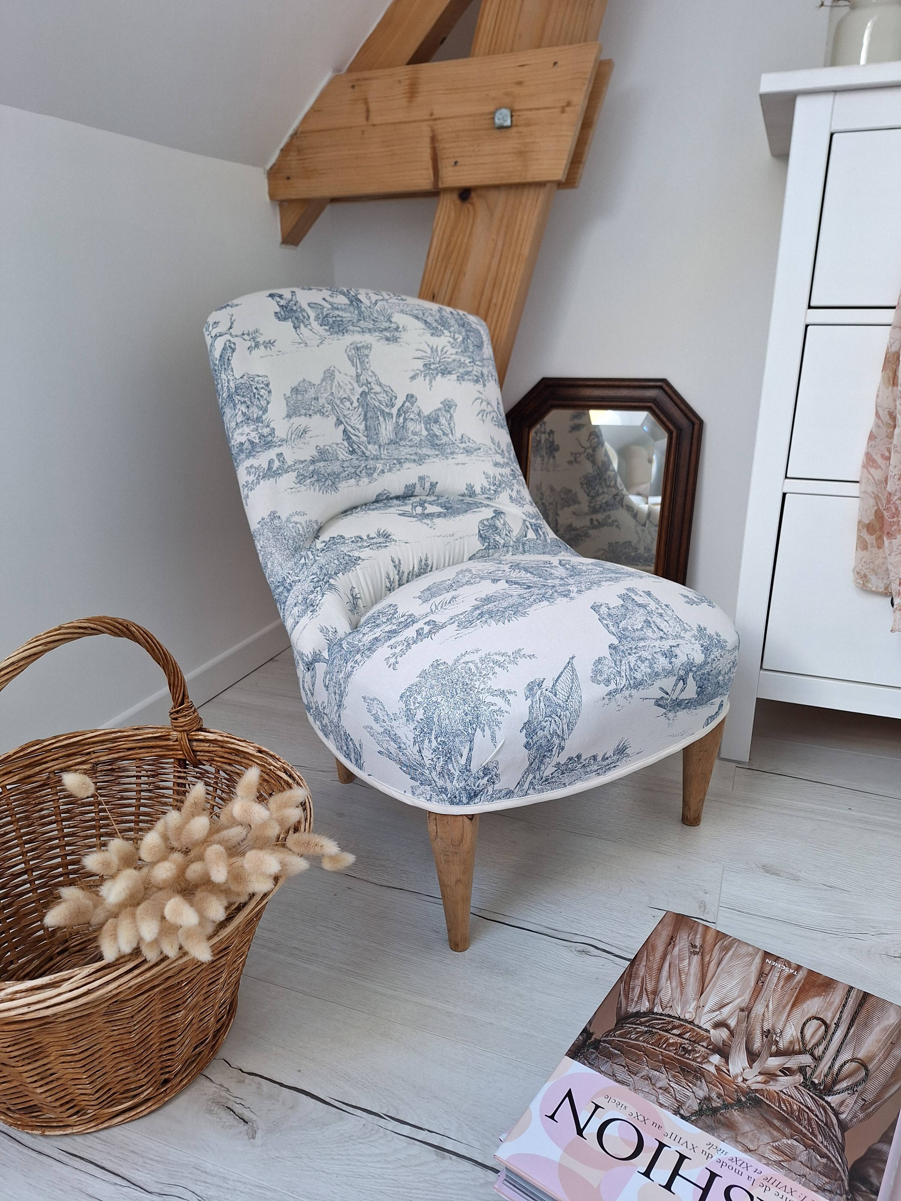 Blue toile de Jouy toad armchair