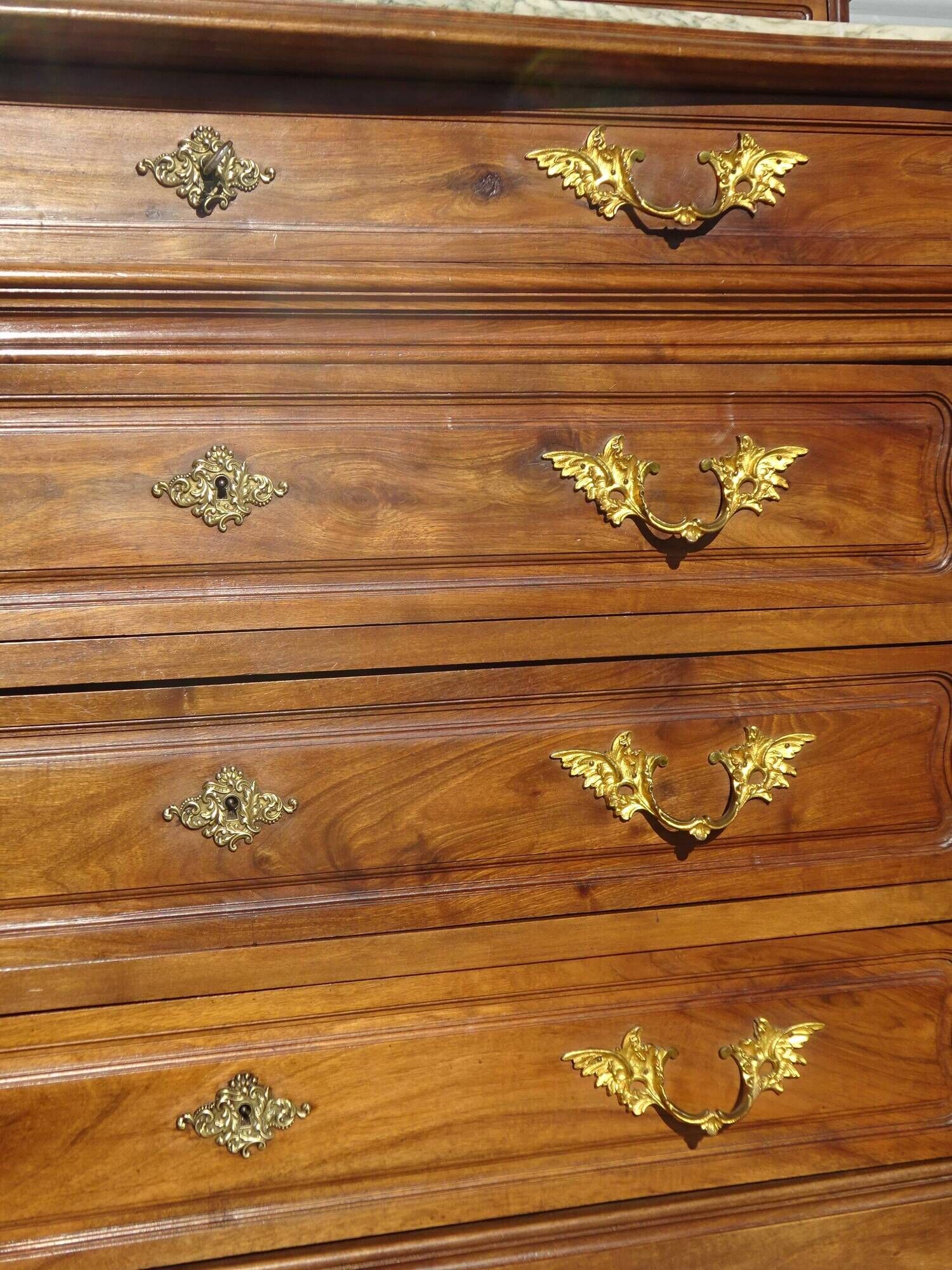 Commode en noyer Louis XV avec miroir