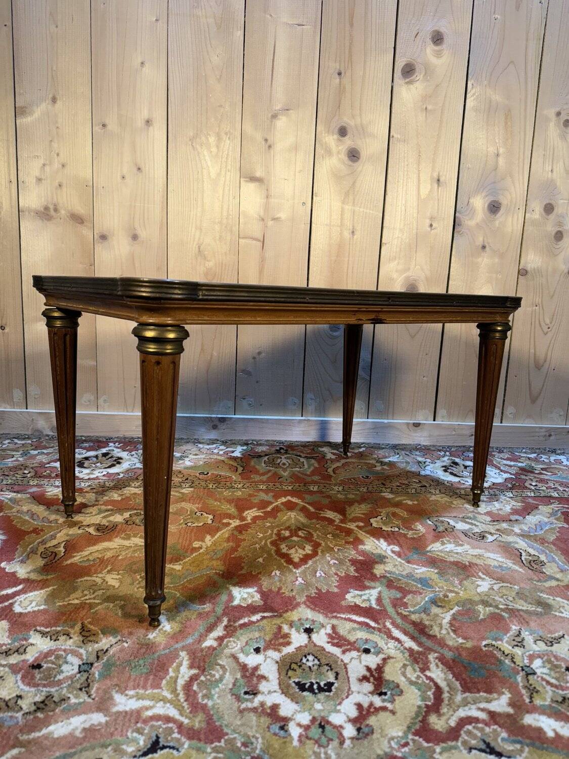 Louis XVI style coffee table in Carrara marble with toupie legs