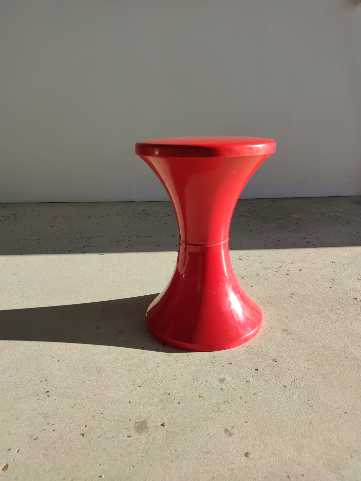 Tam Tam shape diabolo shape in red plastic