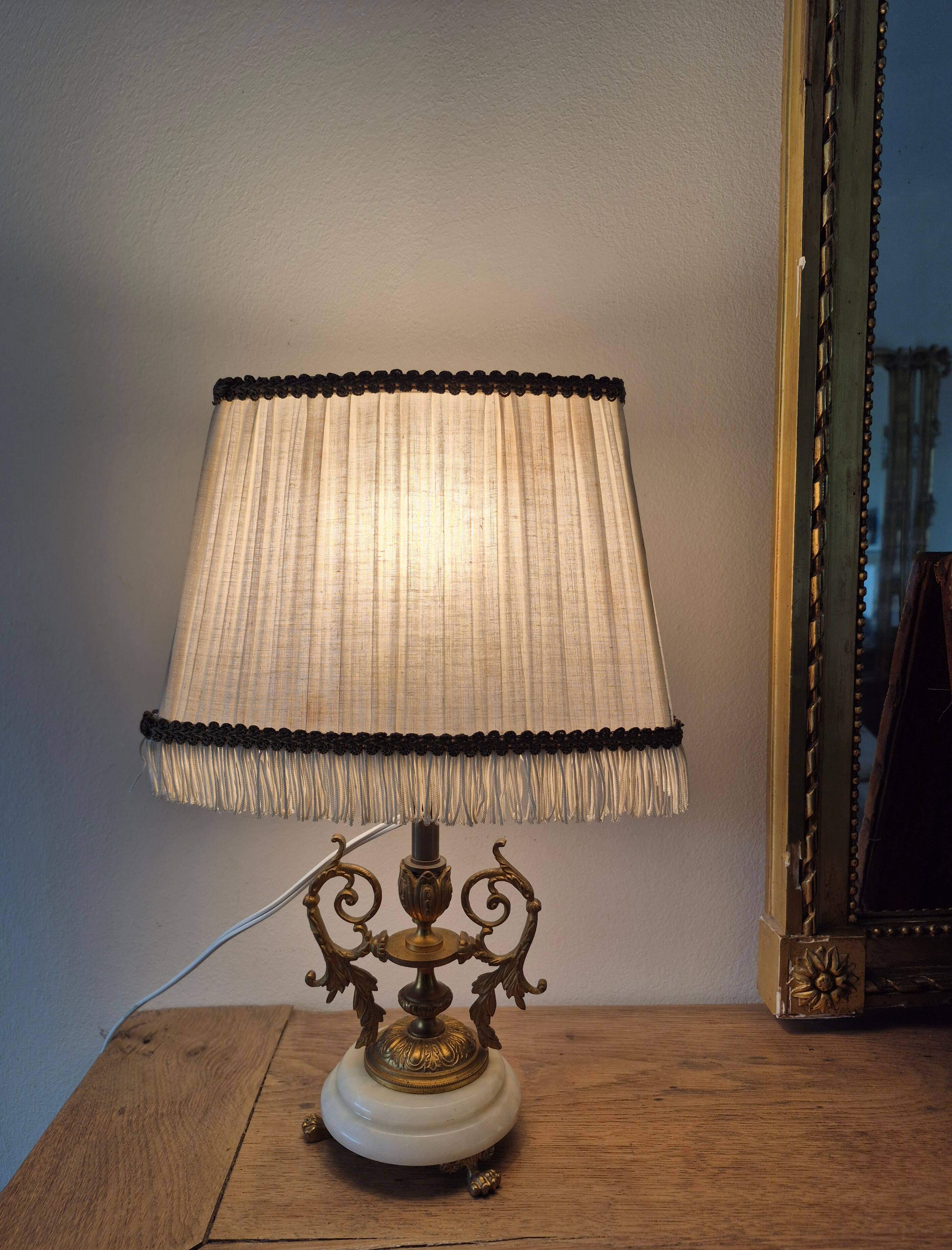 Antique 1-light lamp in gilded bronze and onyx, bedside lamp, desk lamp.