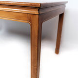 Coffee table in light mahogany of Danish design from the 1960s