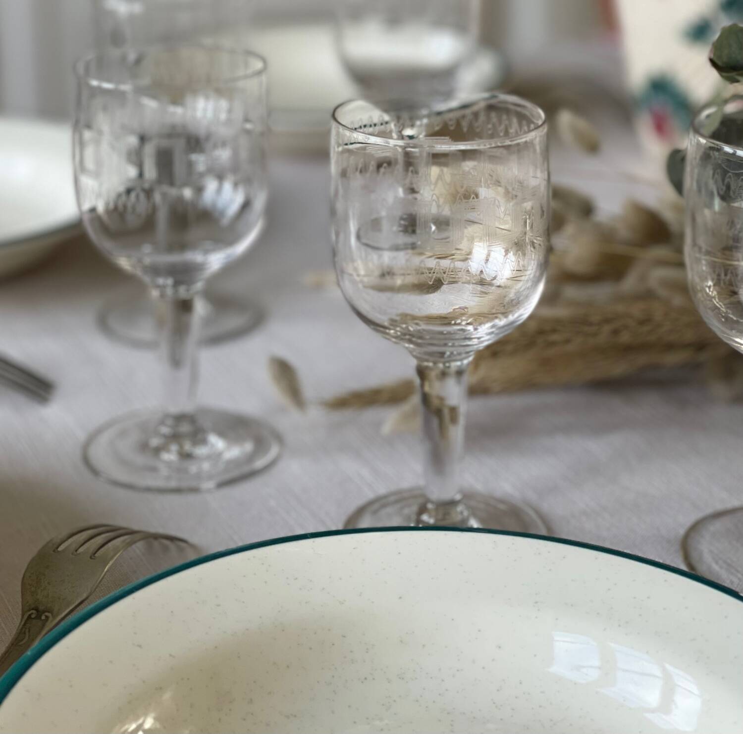 8 verres à vin sur pieds