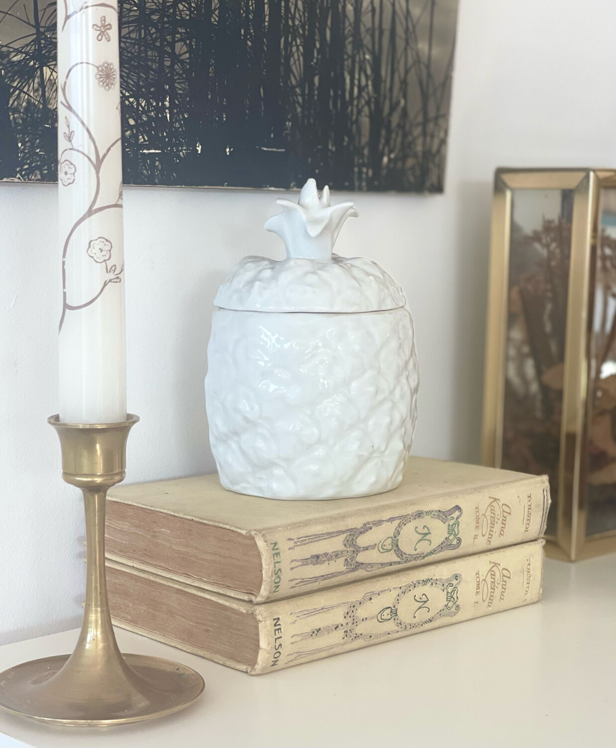 White earthenware bonbonnière