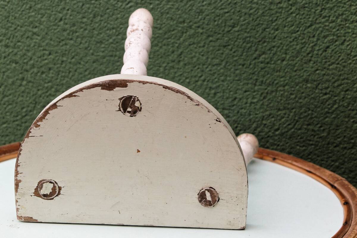 Tripod stool, twisted legs