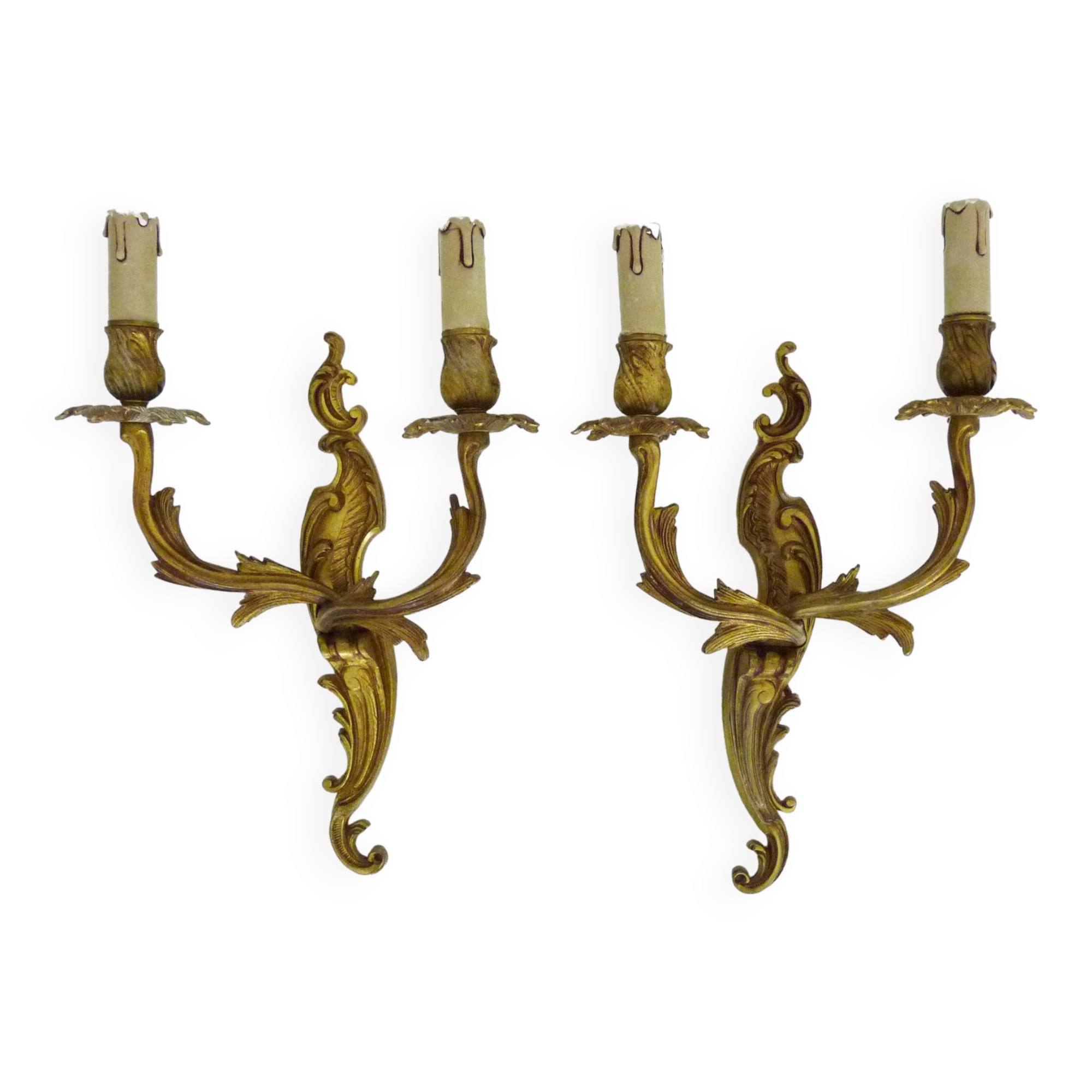 Ancienne paire d'appliques murales à double feux en bronze ou laiton, feuille d'acanthes. Années 60