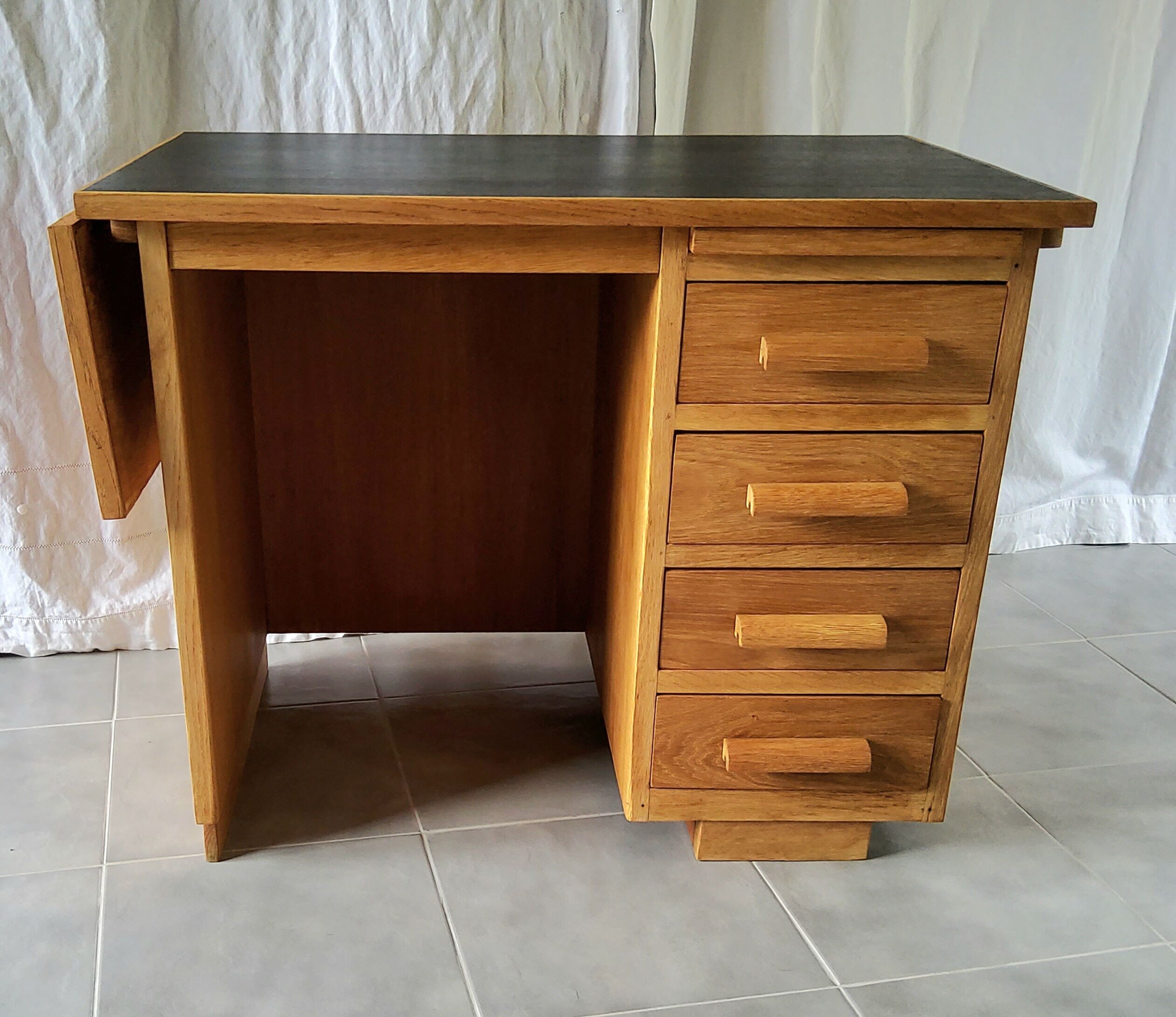 Expandable child desktop