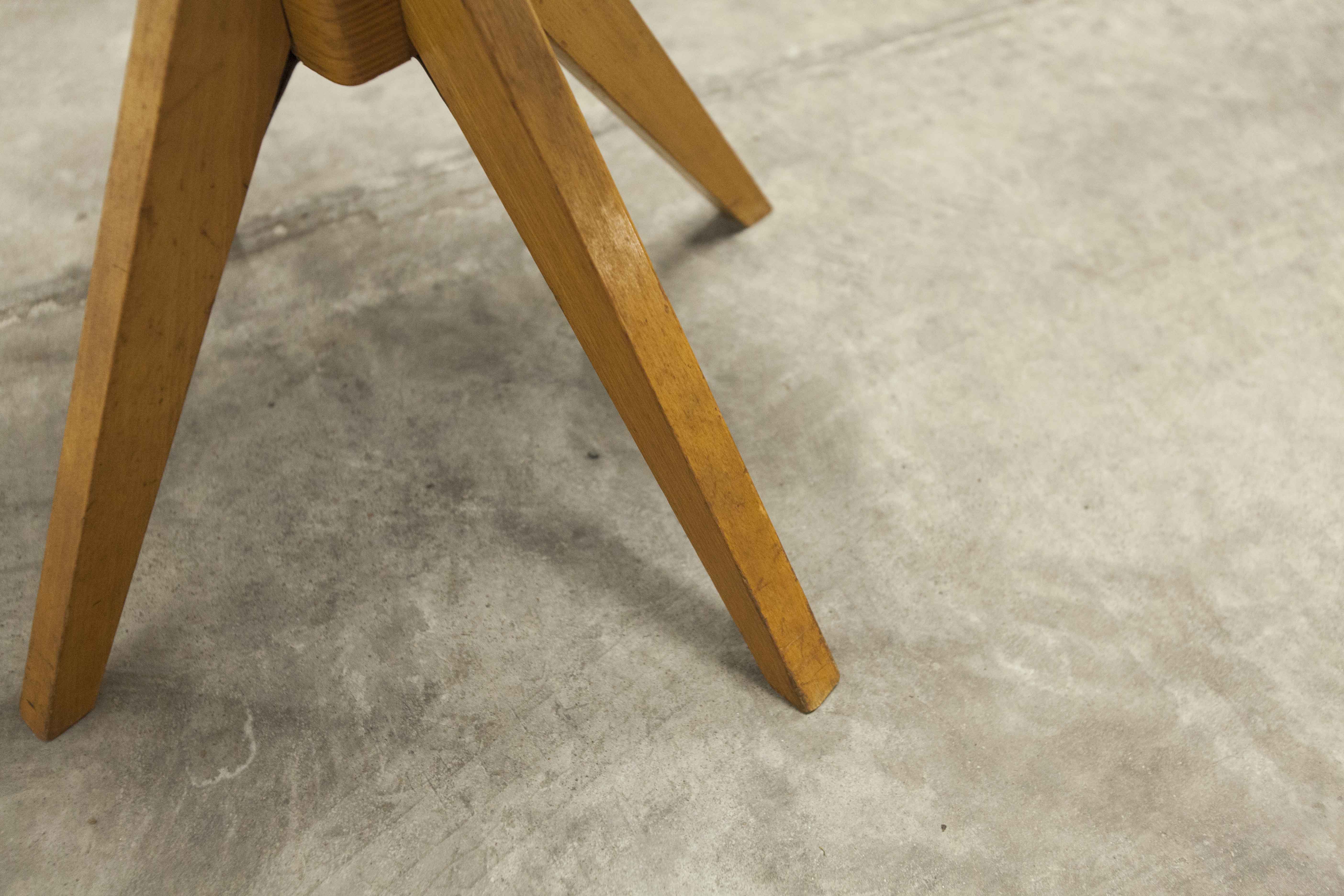 Workshop chair 1950 feet compass skaï red atypical