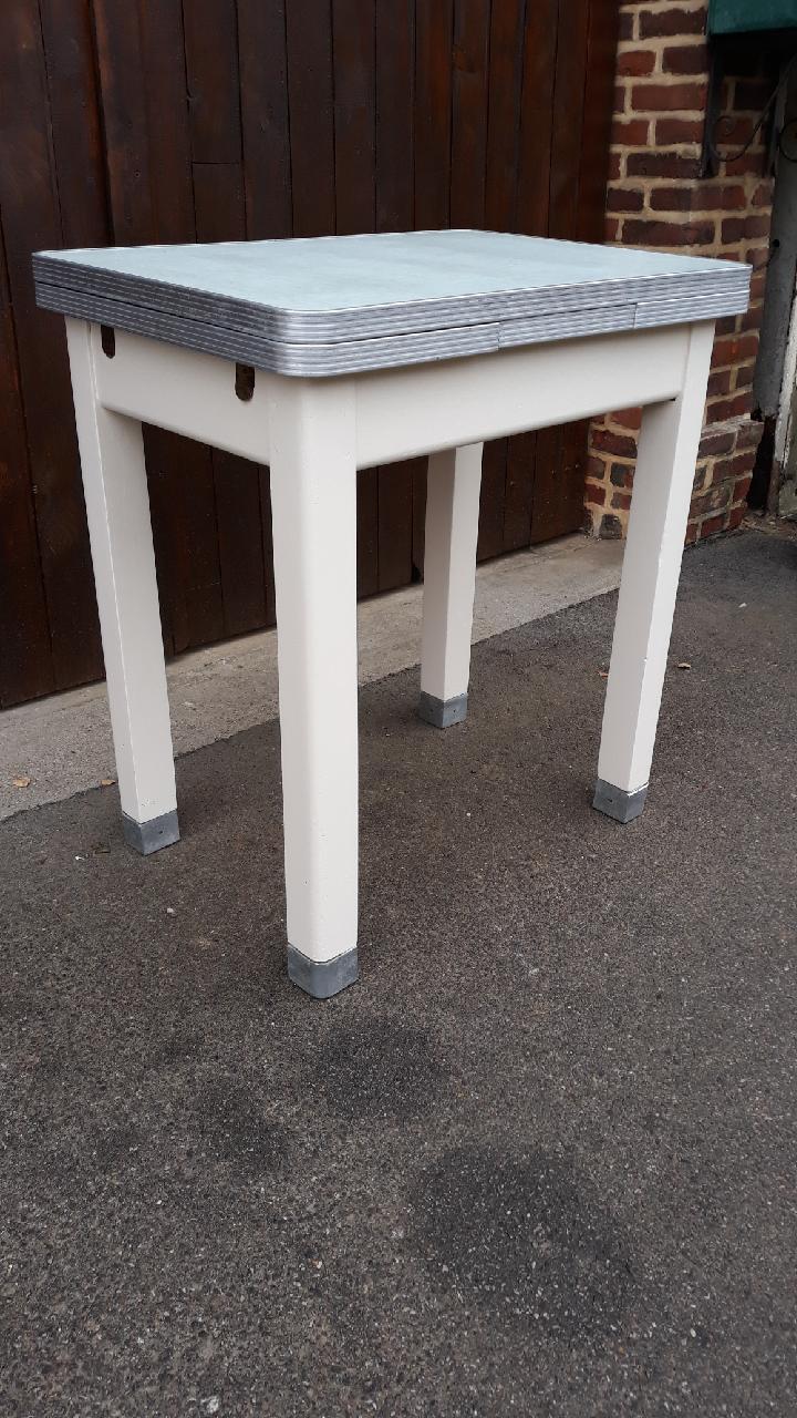 Small kitchen rock table
