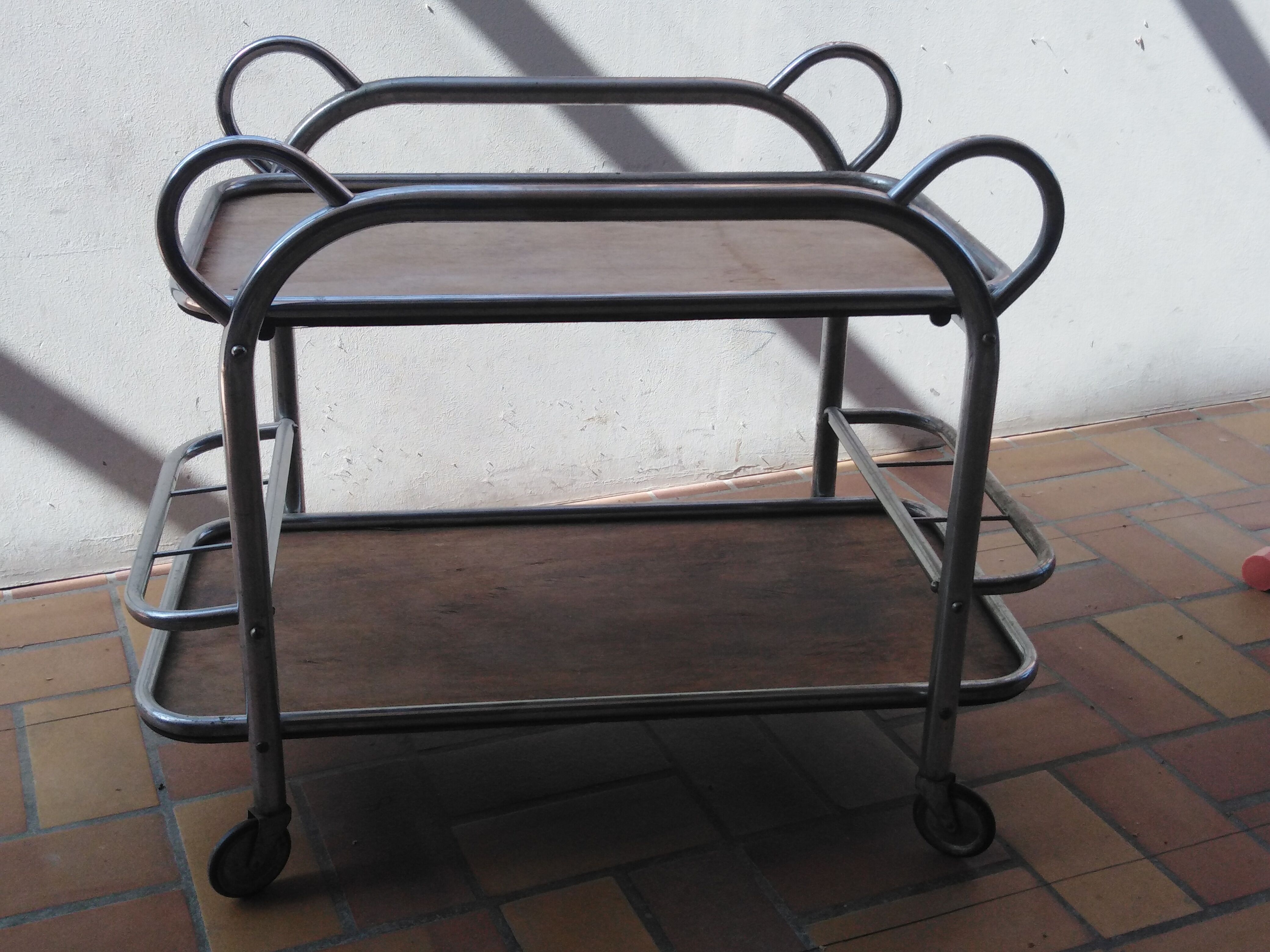 Old rolling service table-bar
