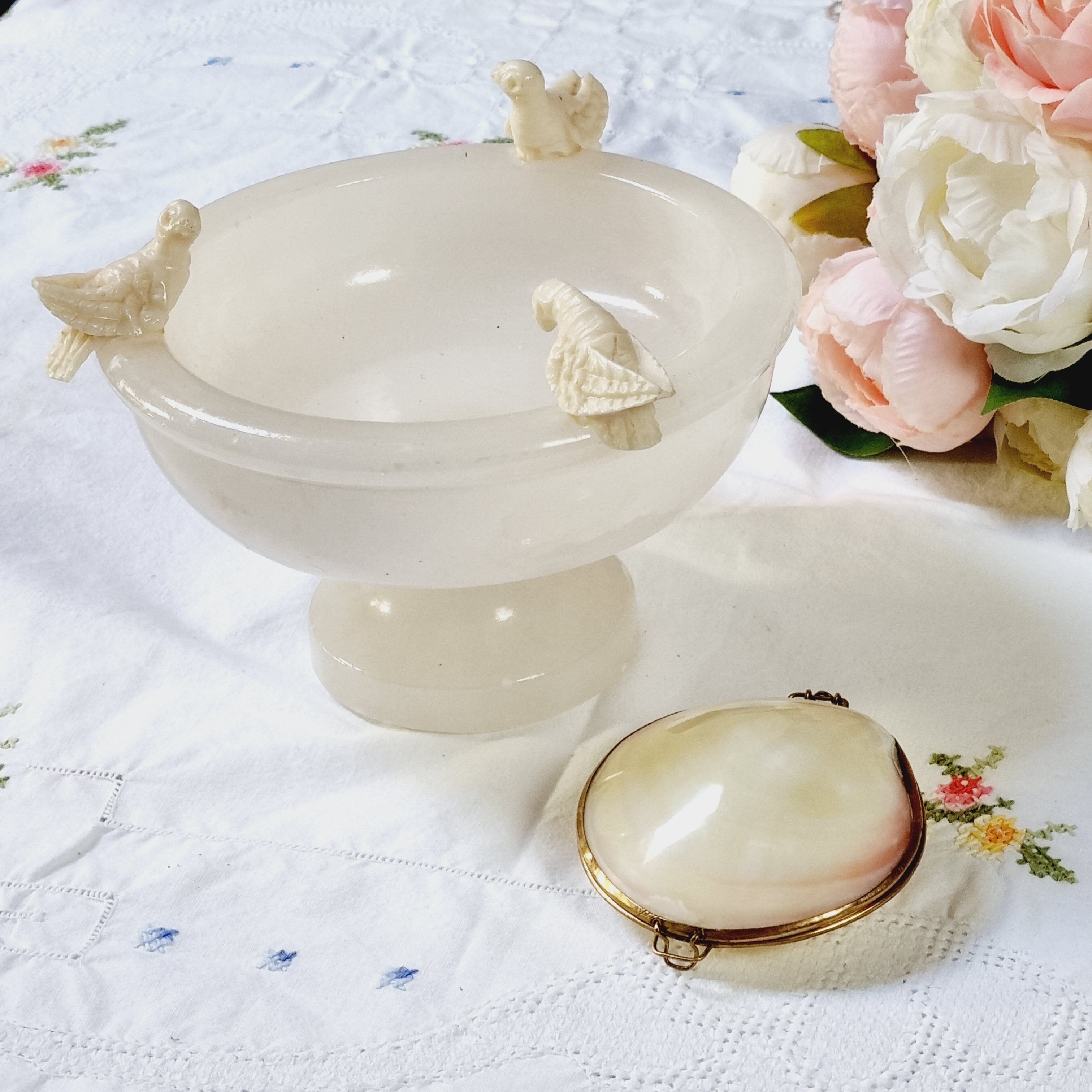 Alabaster cup with 3 doves