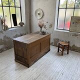 Central island trading counter in walnut