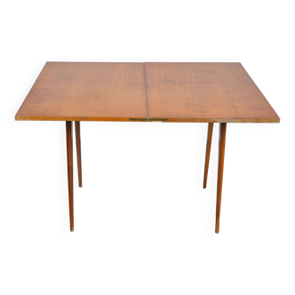 Folding folding table with compass legs