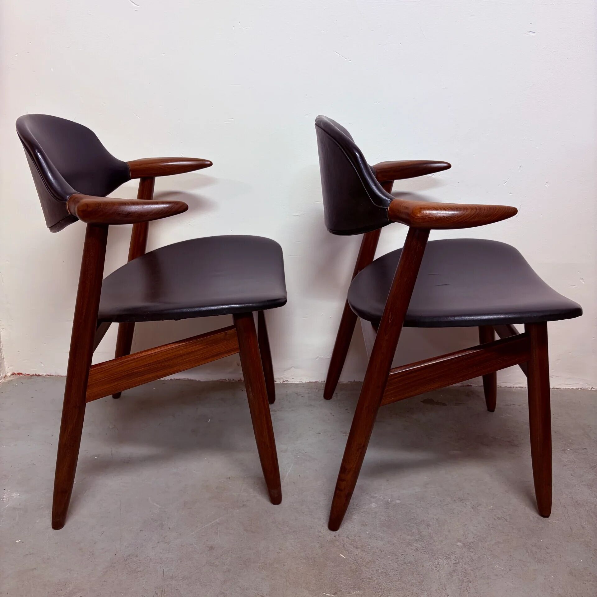 Set of 'Koehoorn' / ‘cow horn’ chairs by Tijsseling for Hulmefa, 1960s