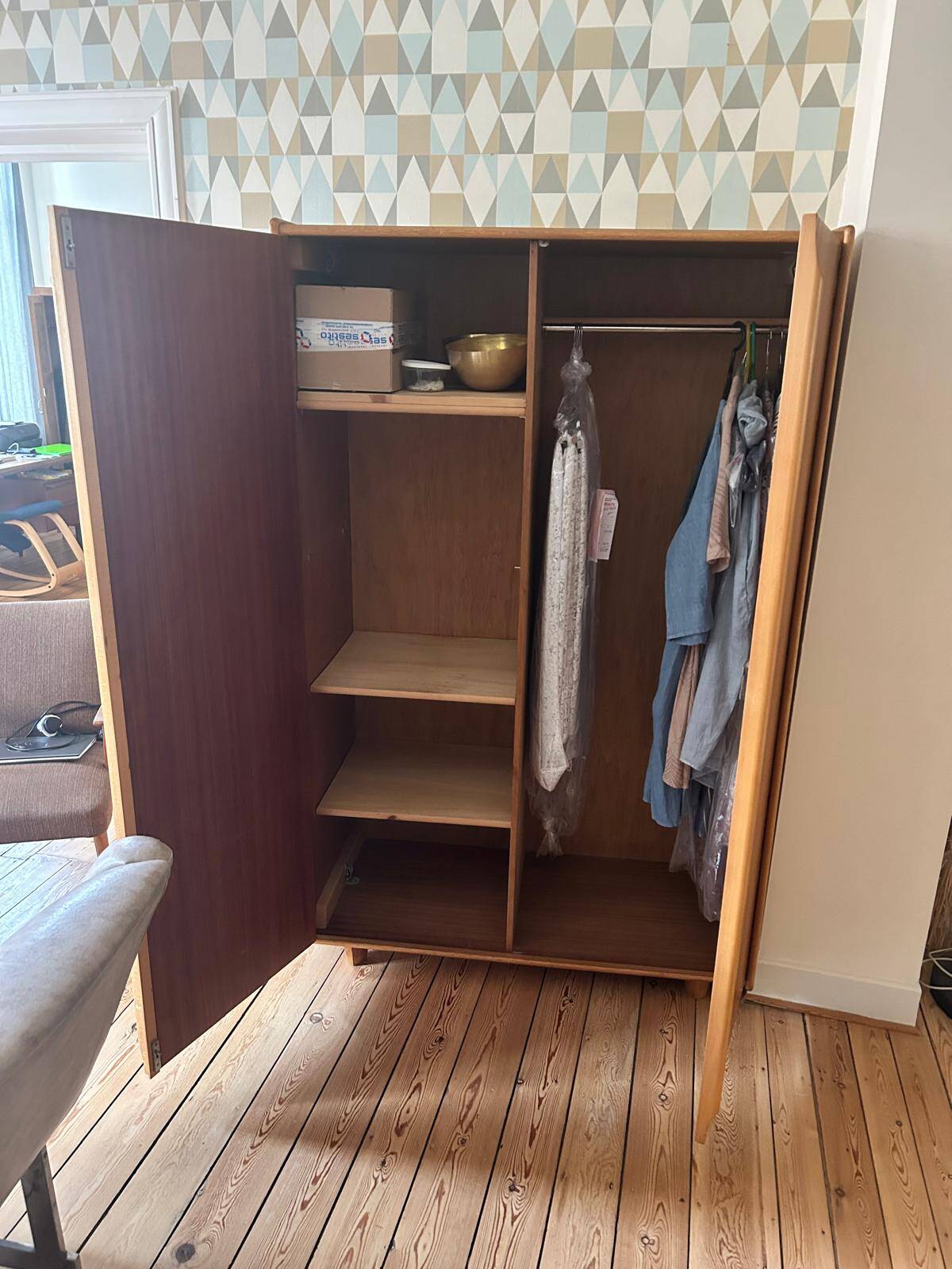 Vintage wooden wardrobe – Mid-century design – NOT Brussels