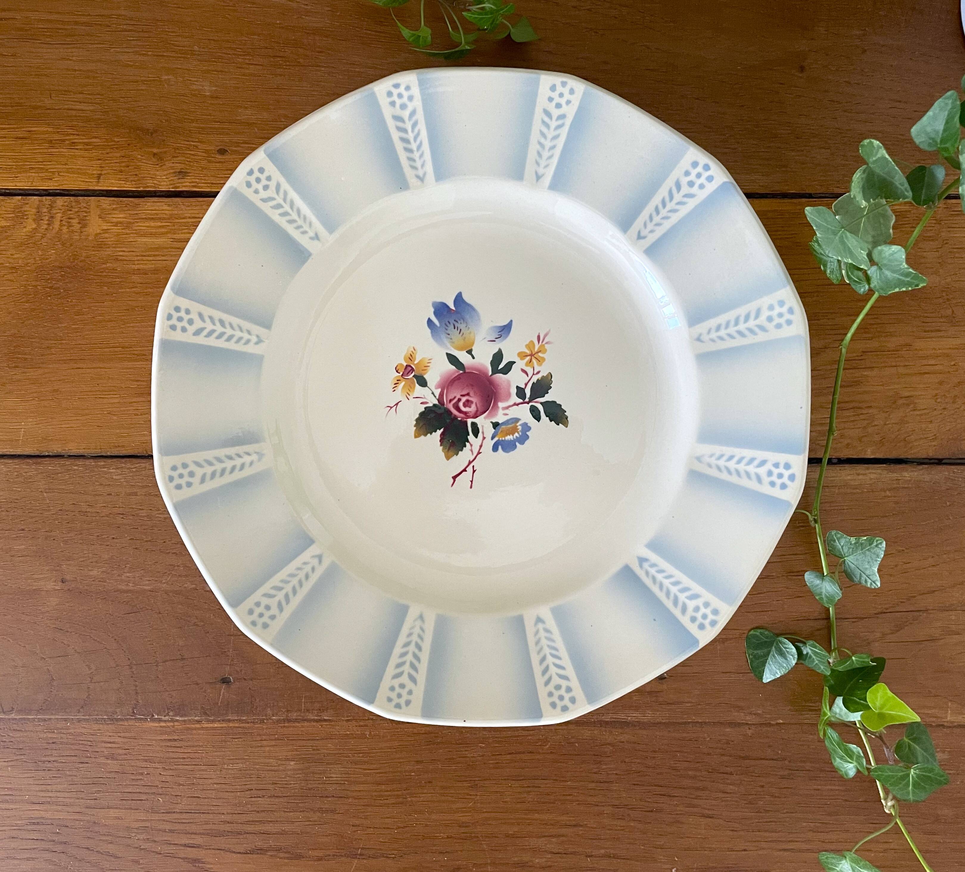 Antique serving dish in Sarreguemines earthenware.