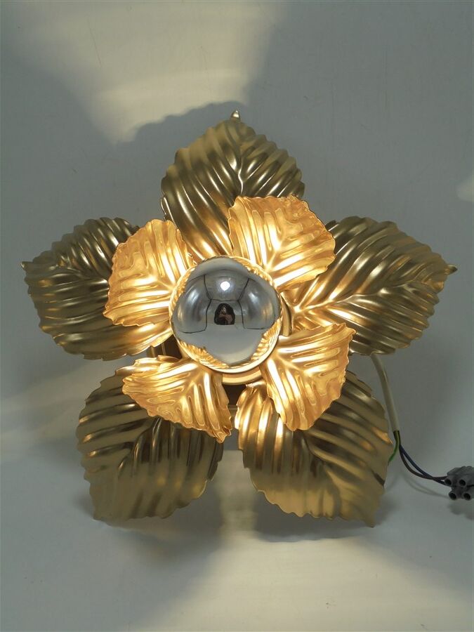 Golden flower wall lamp