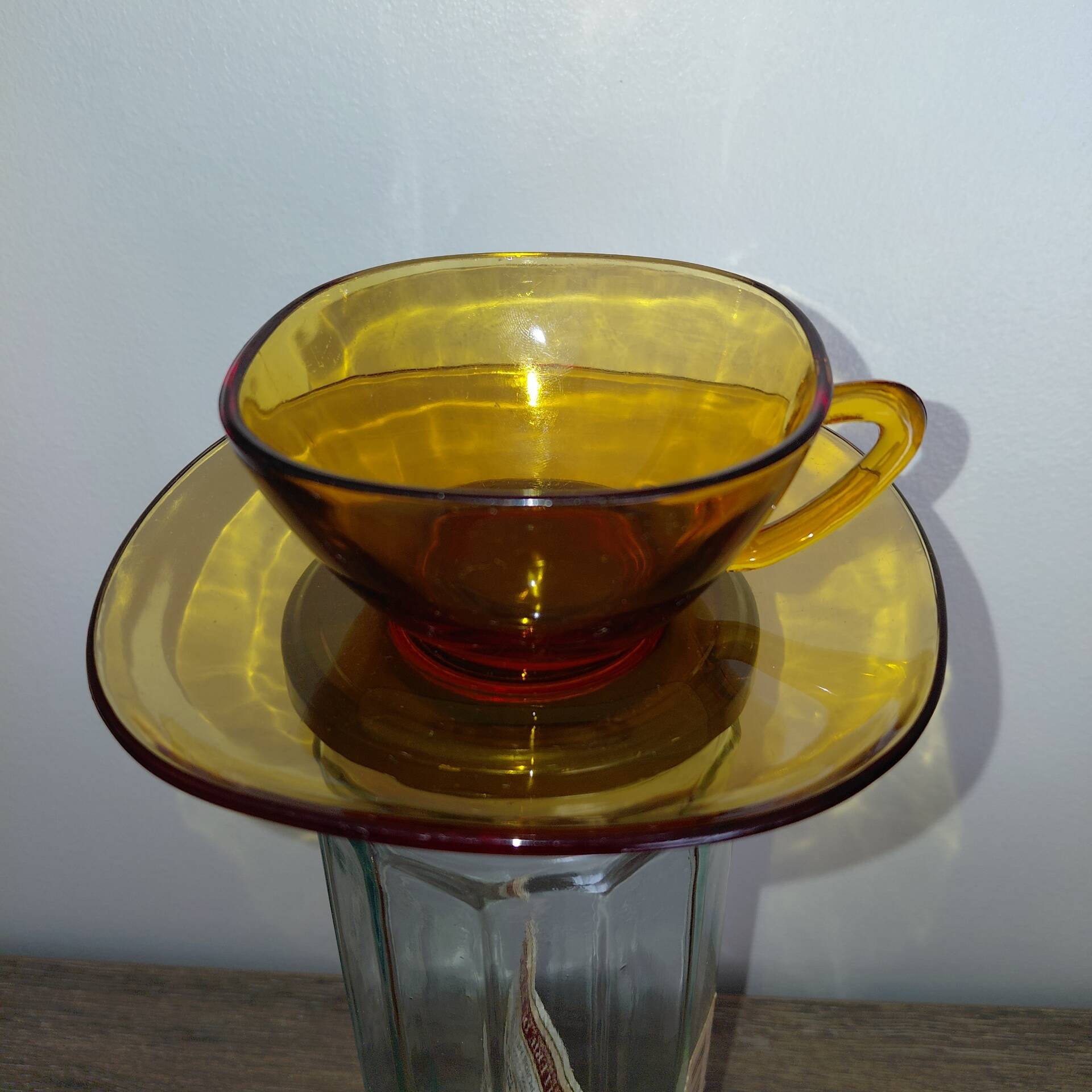 Vereco- 6 tasses et sous tasses verre orange