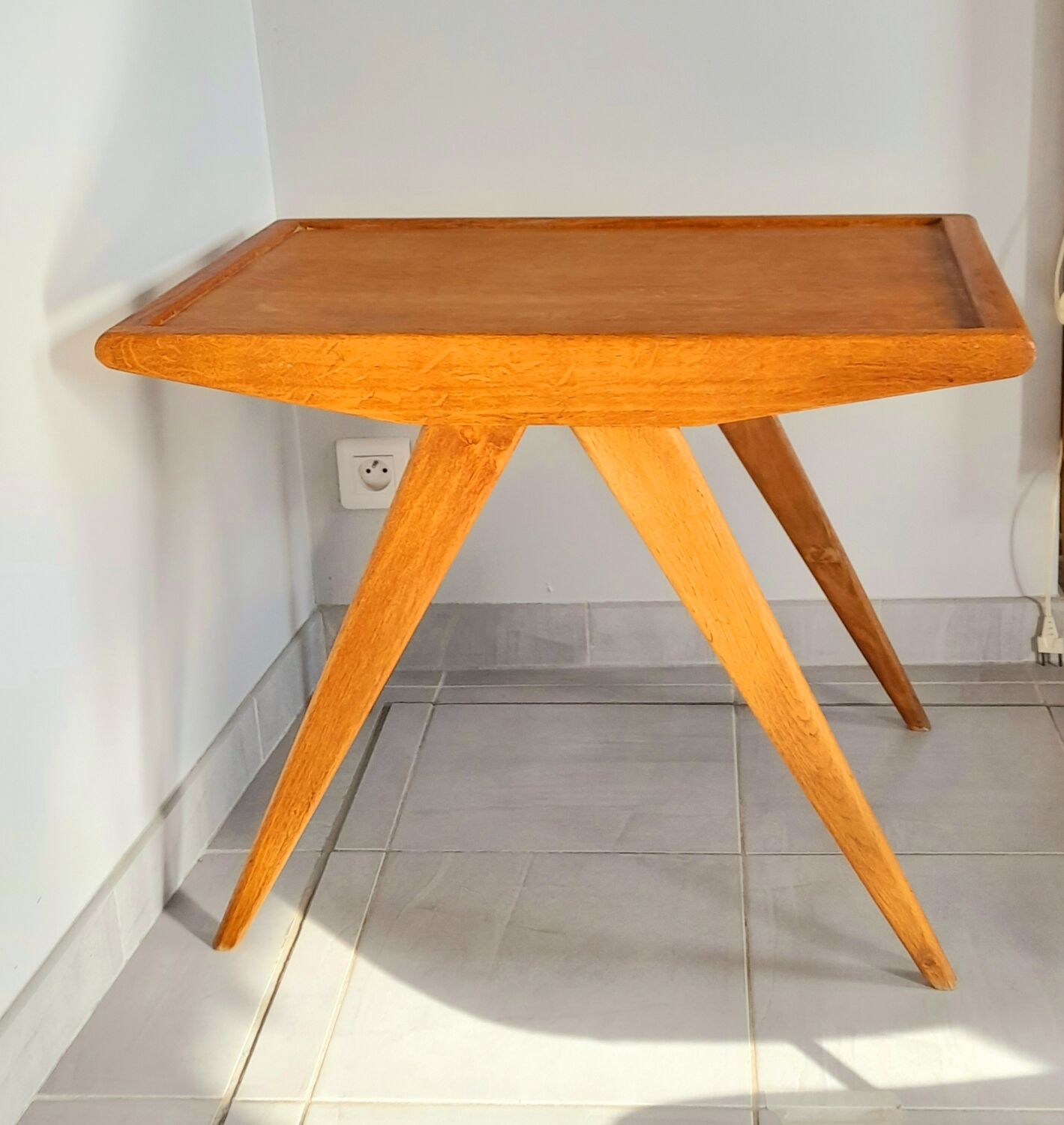 Compass foot side table