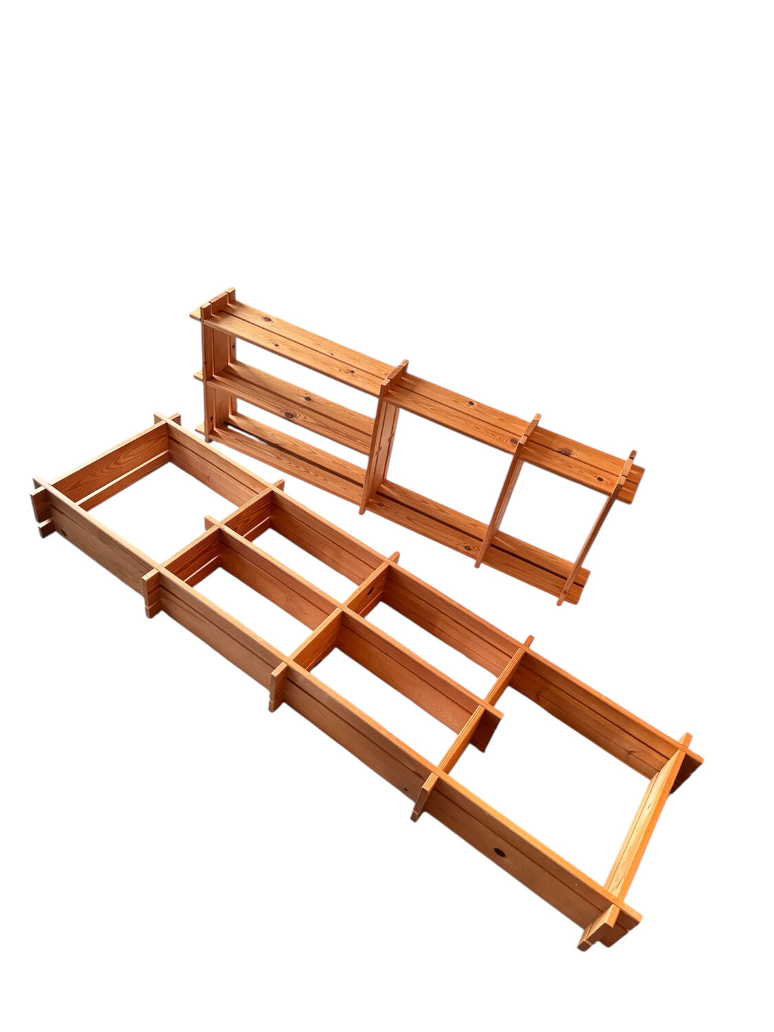 Lot de deux étagères en bois (pin) murales