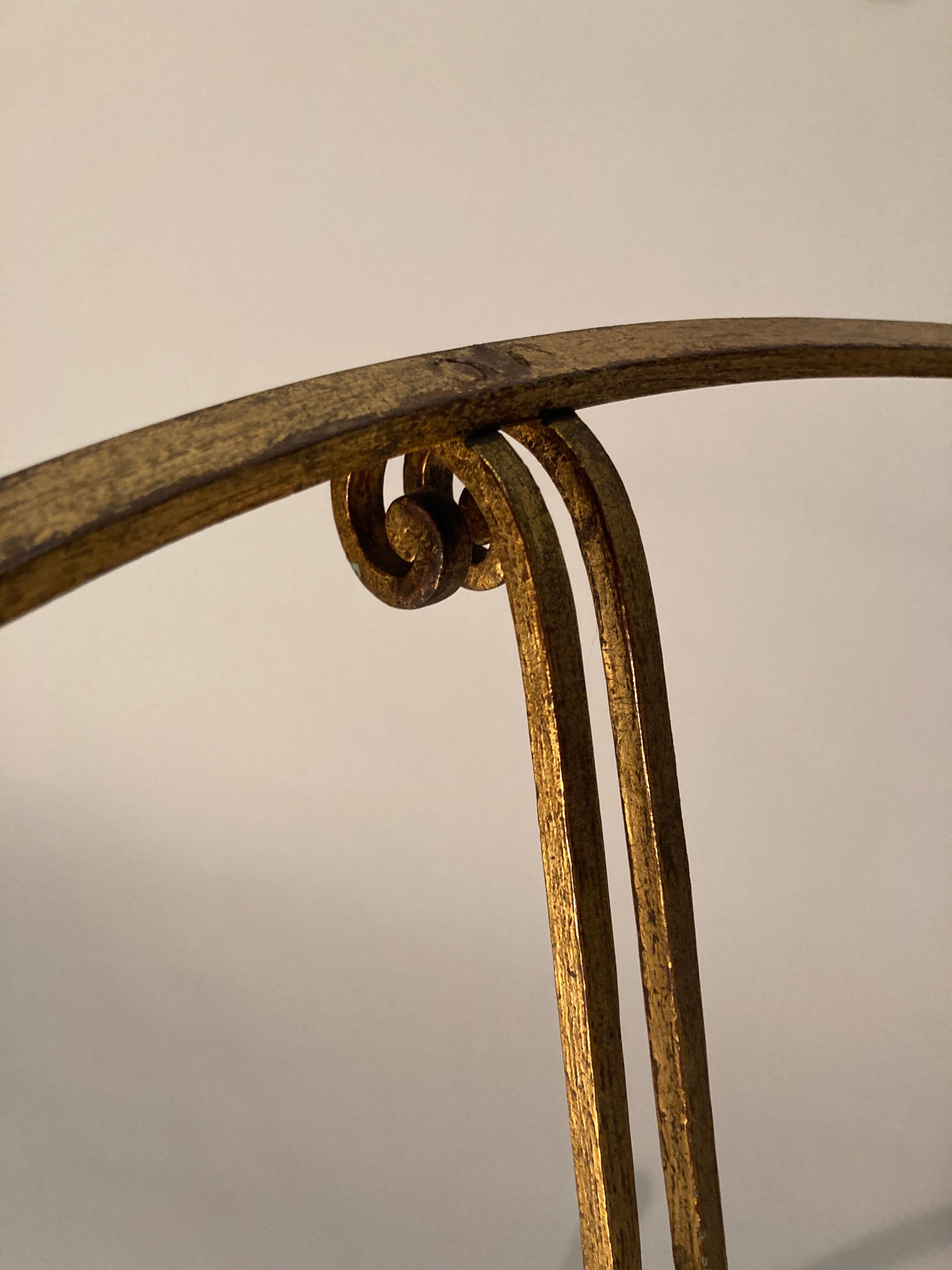 Table basse dorée en fer forgé Italie années 1940