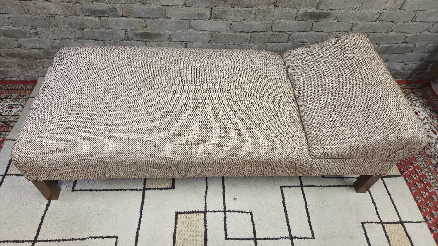 Daybed, vintage 1970s chaise longue with headrest.