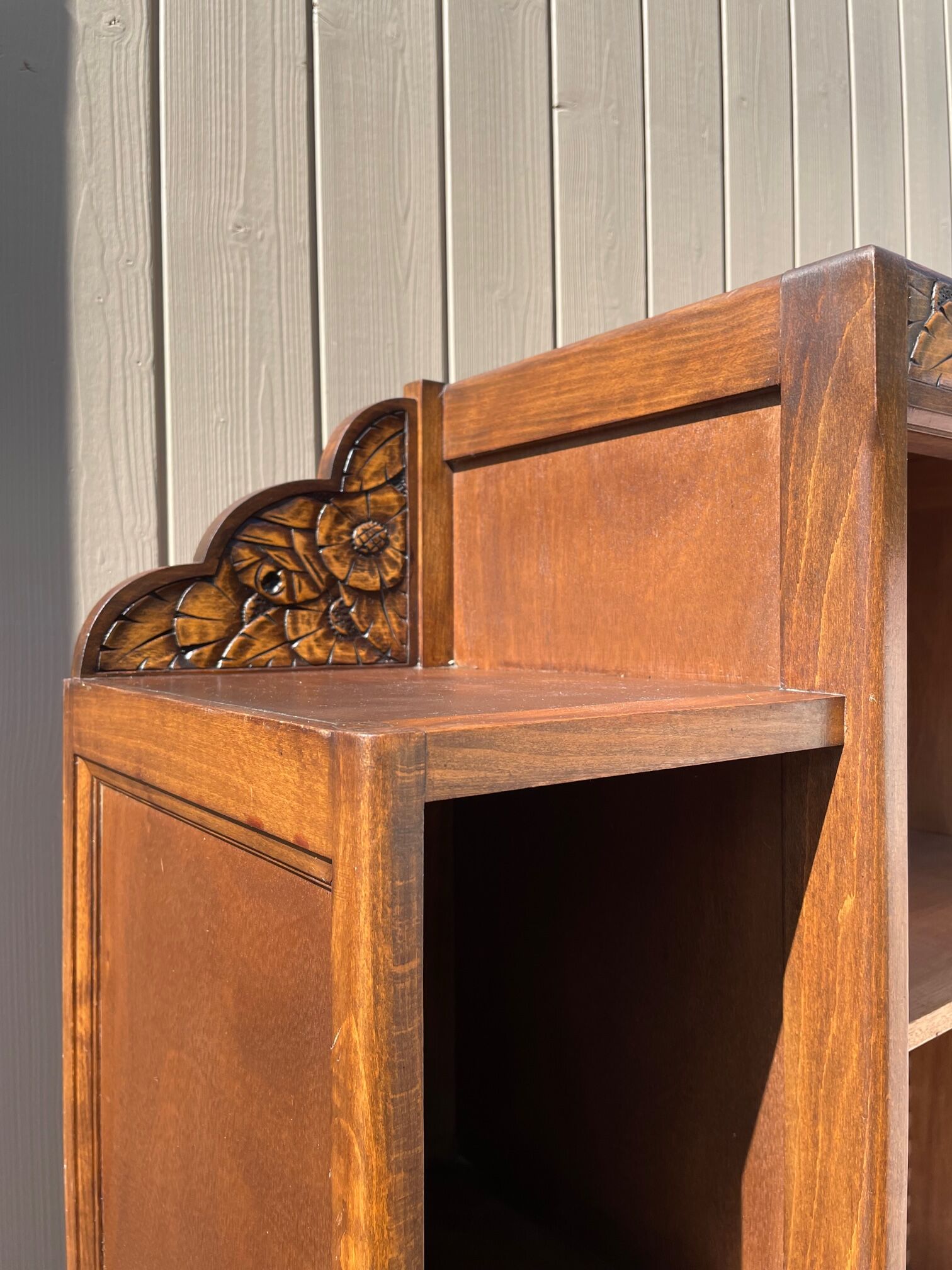 Art deco showcase