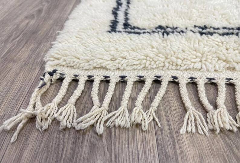 Berber Moroccan rug in natural wool 250cm x 150cm