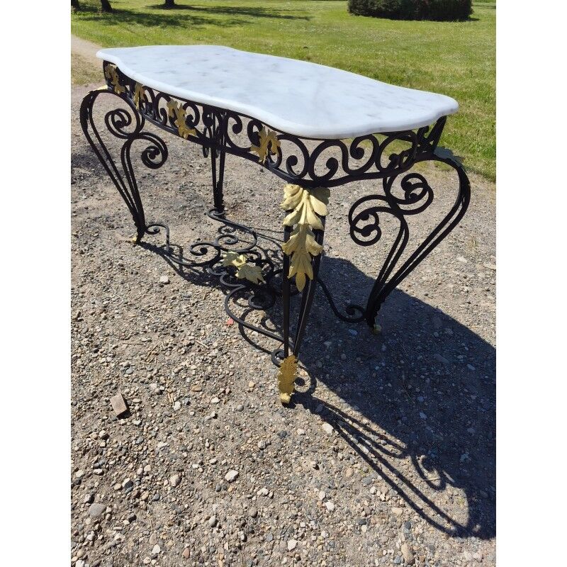 19th-century butcher's table made of wrought iron and twisted.