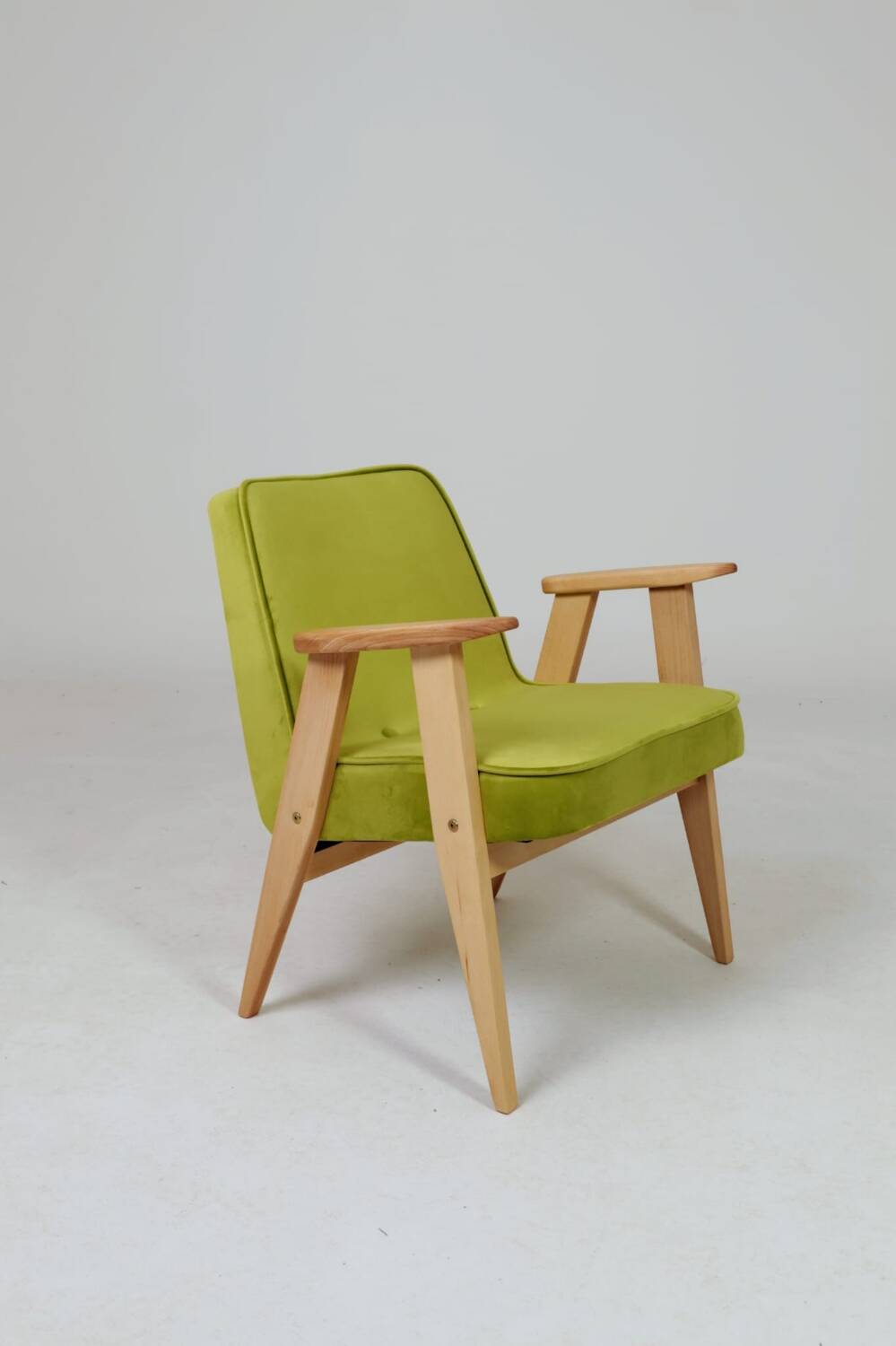 Fauteuil moderne en velours vert lime design par Chierowski